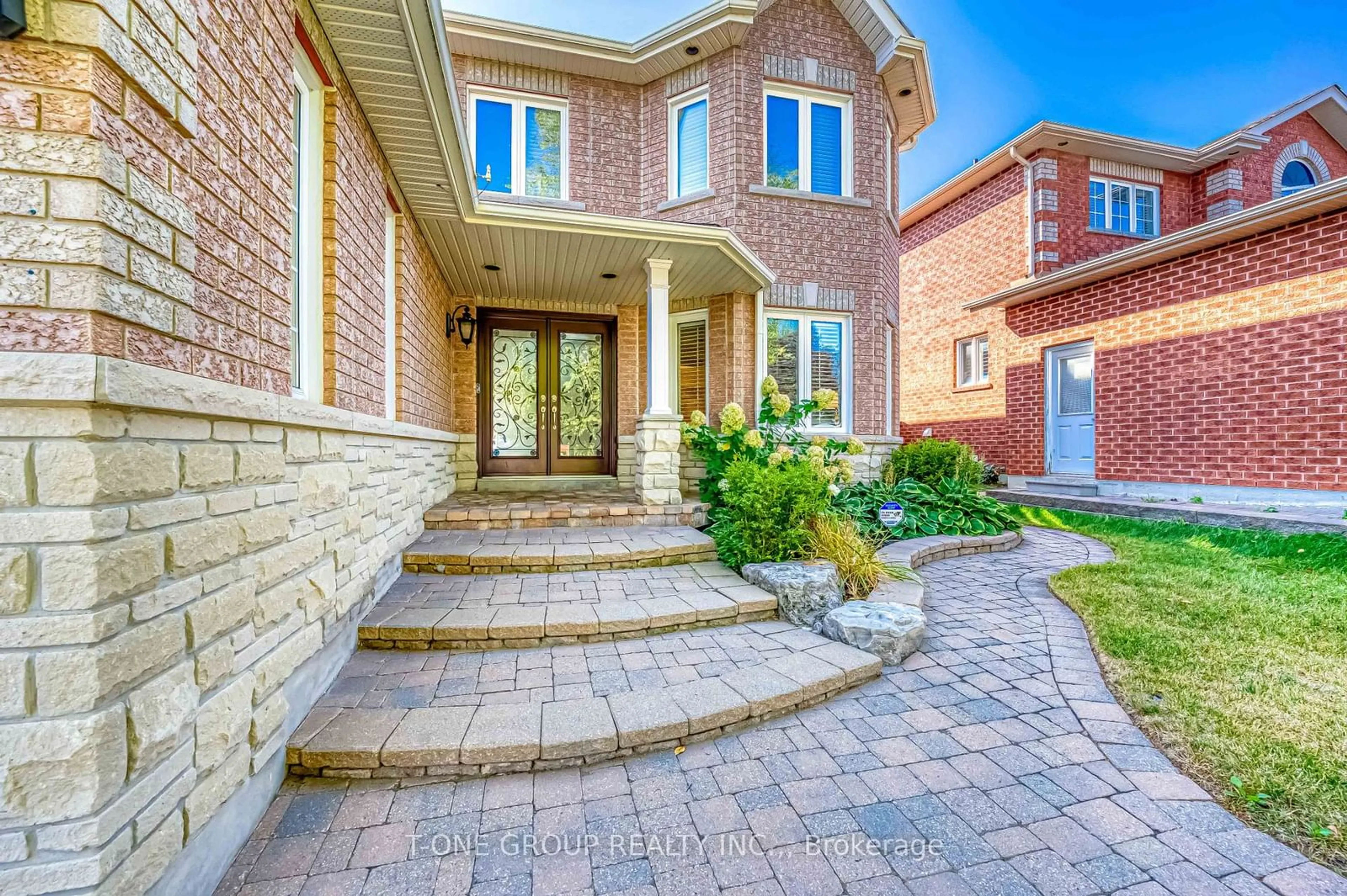 Home with brick exterior material, street for 11 Saint Ave, Bradford West Gwillimbury Ontario L3Z 3E6