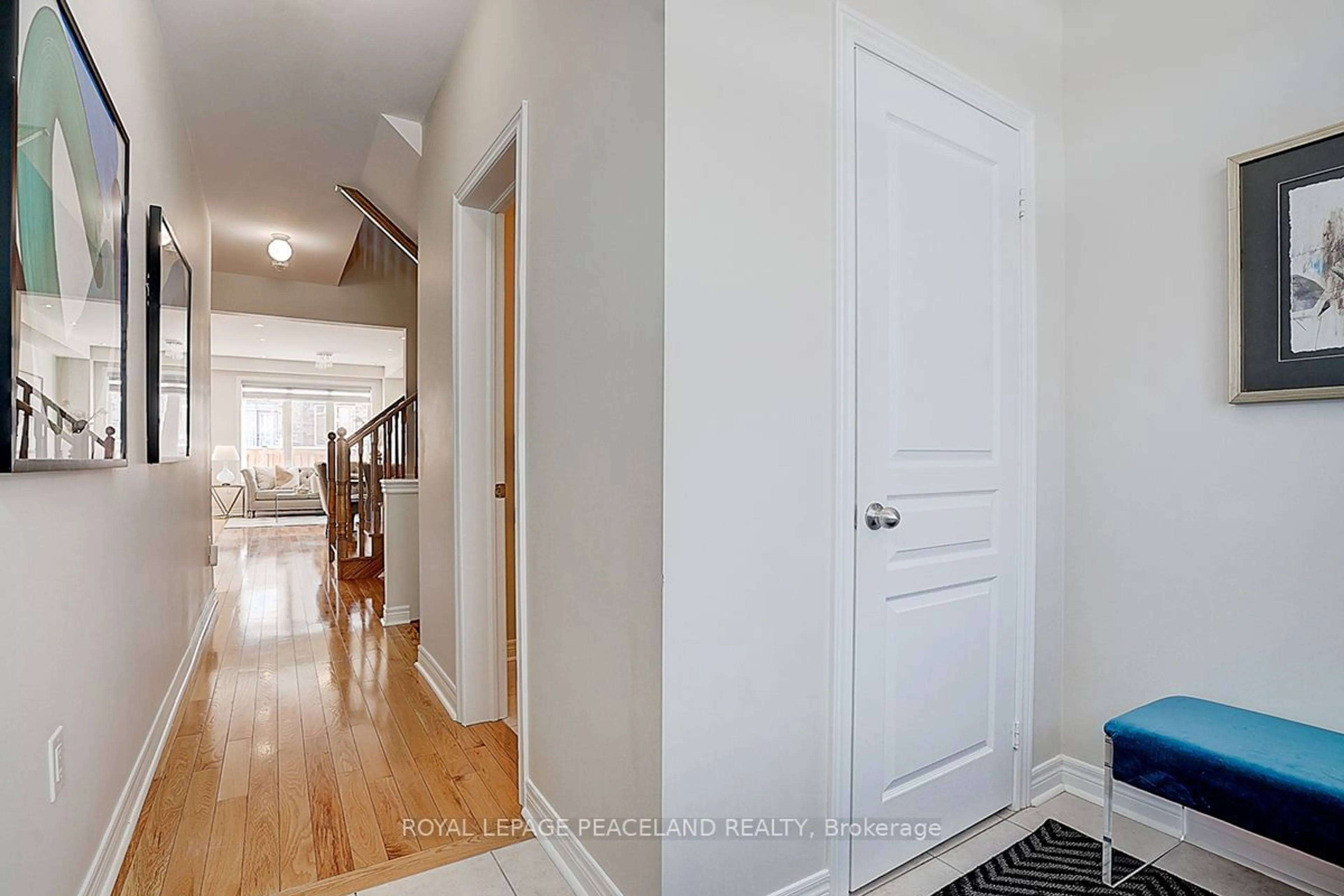 Indoor entryway for 9 Homer Cres, Aurora Ontario L4G 1B7