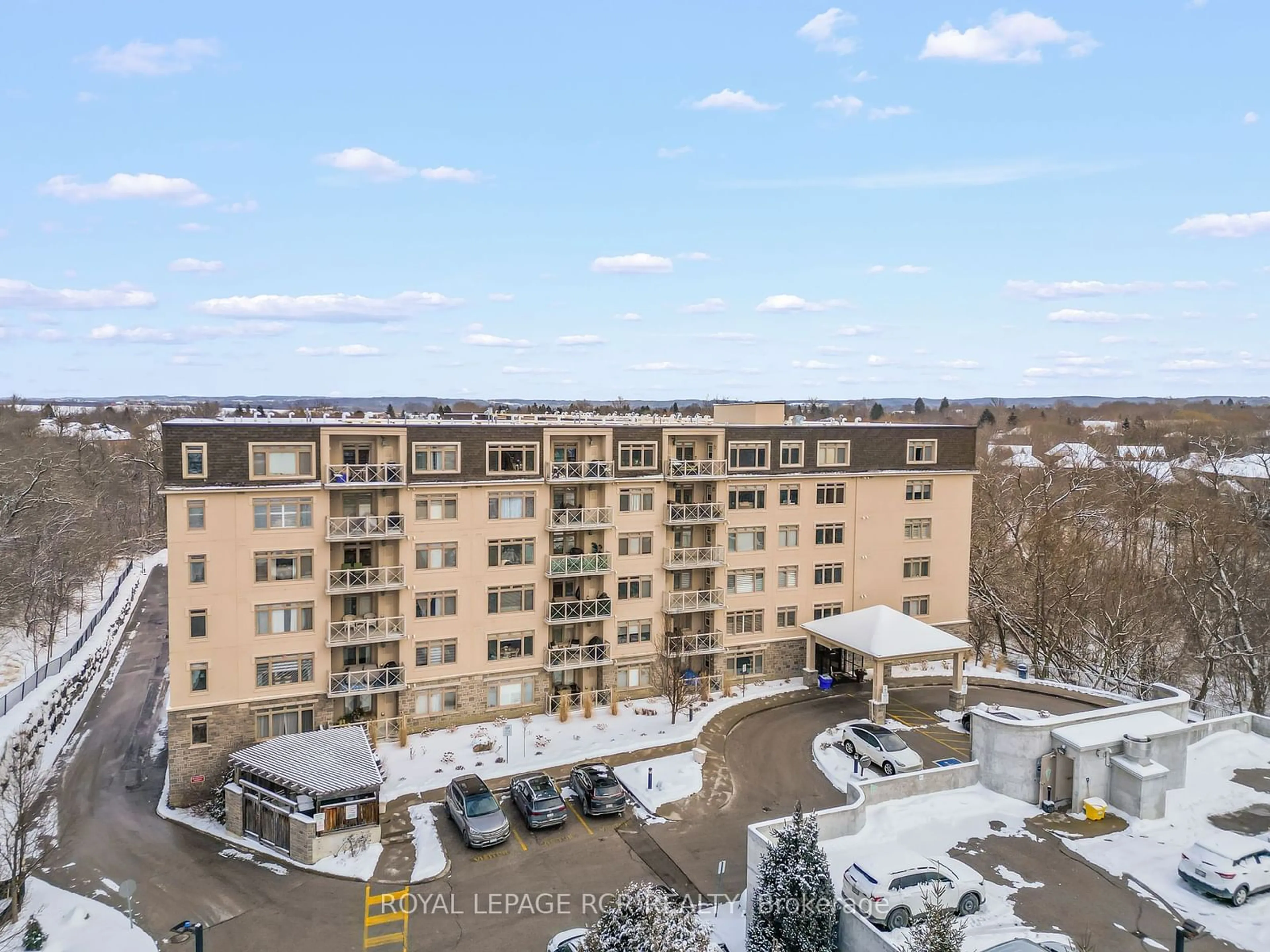 A pic from outside/outdoor area/front of a property/back of a property/a pic from drone, city buildings view from balcony for 149 Church St #411, King Ontario L0G 1T0