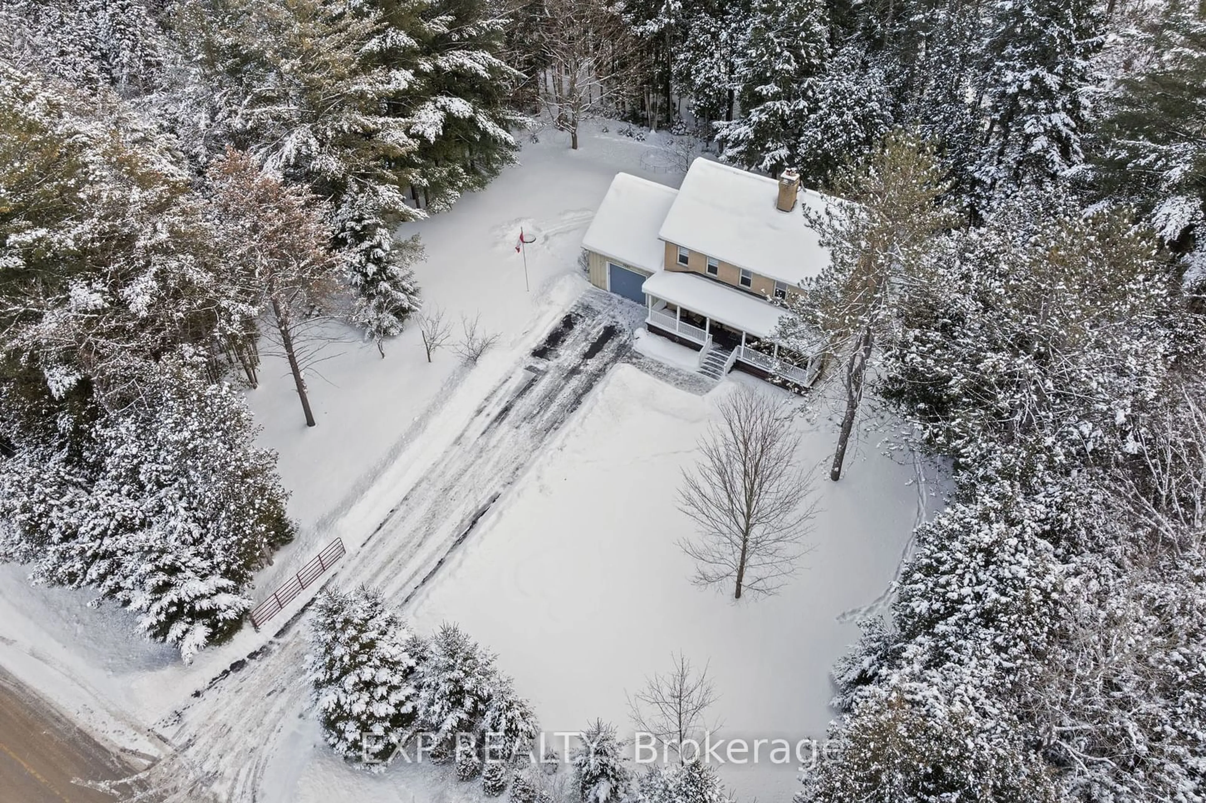 A pic from outside/outdoor area/front of a property/back of a property/a pic from drone, street for 9689 Old Shiloh Rd, Georgina Ontario L0E 1N0