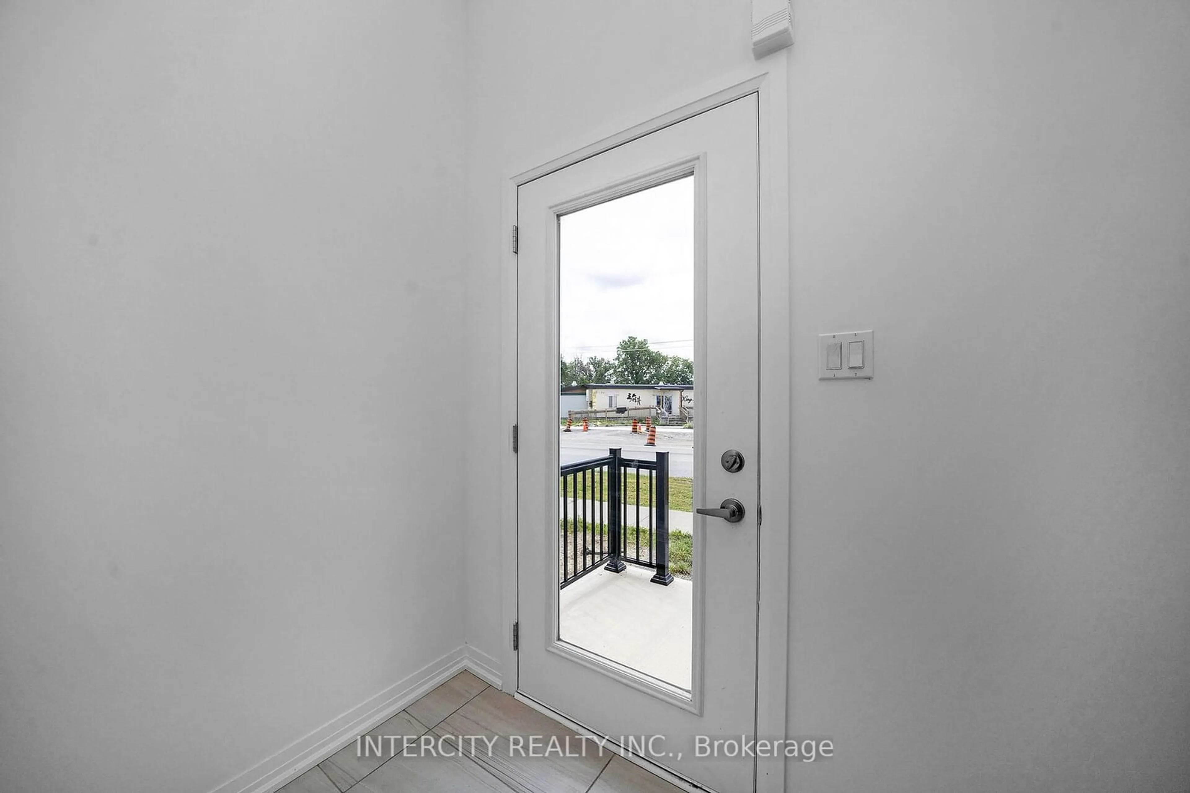 Indoor entryway for 139 Markland St, Markham Ontario L6C 3B5