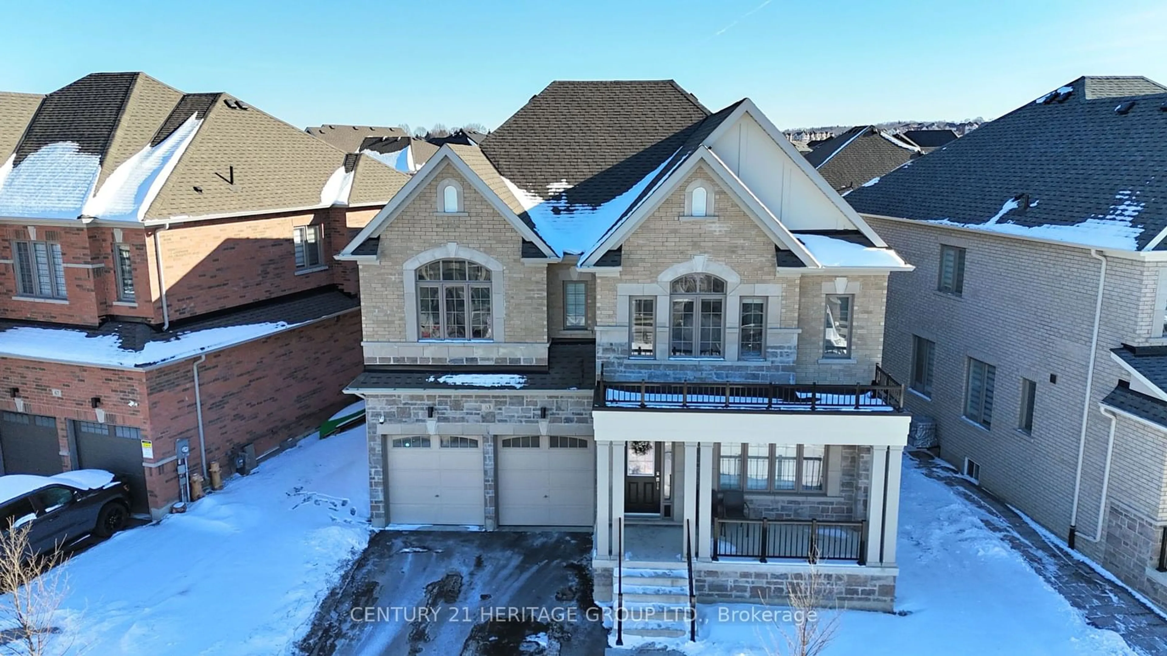 A pic from outside/outdoor area/front of a property/back of a property/a pic from drone, unknown for 63 Marlene Johnston Dr, East Gwillimbury Ontario L9N 0W8