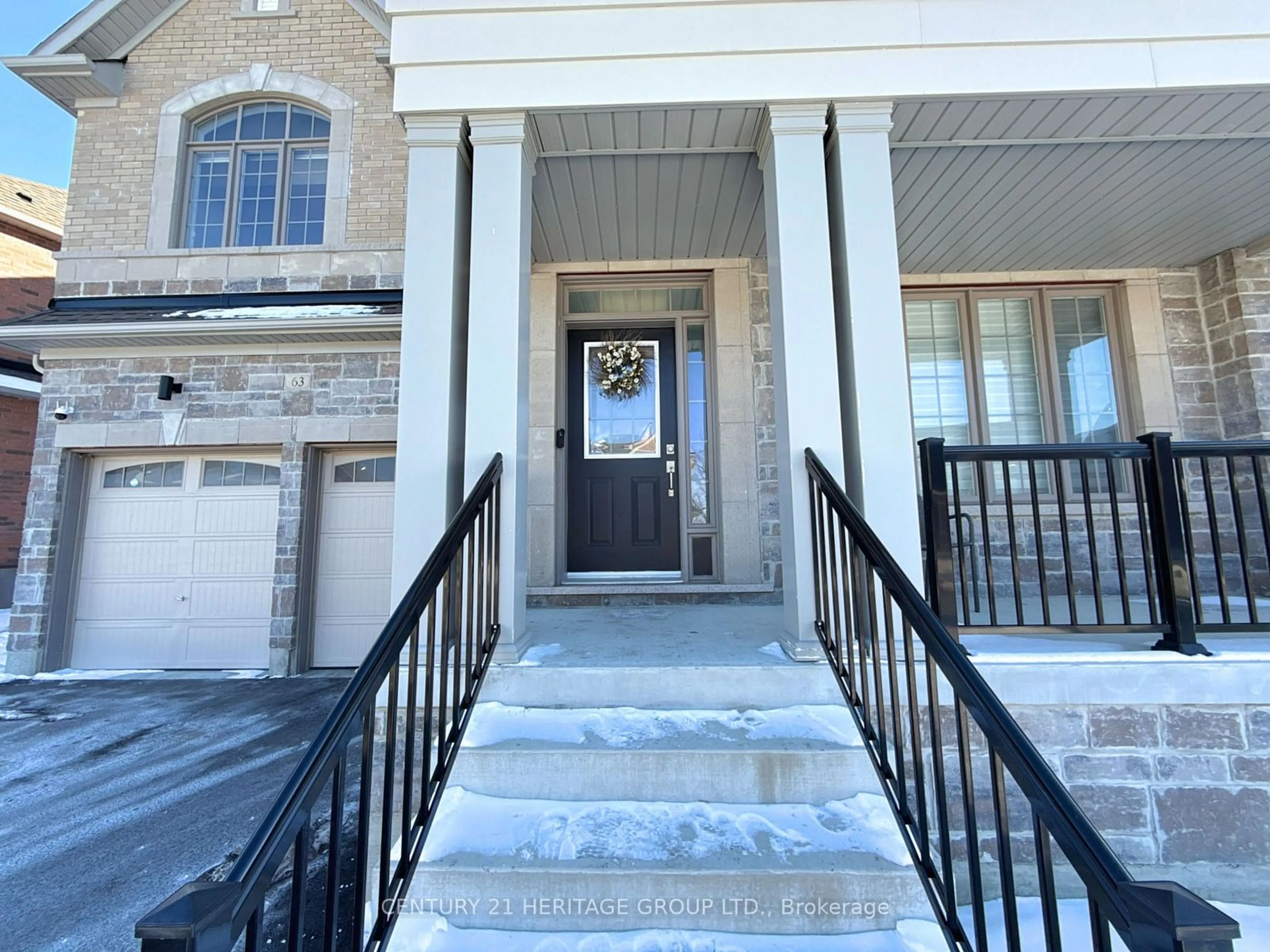 Indoor entryway for 63 Marlene Johnston Dr, East Gwillimbury Ontario L9N 0W8