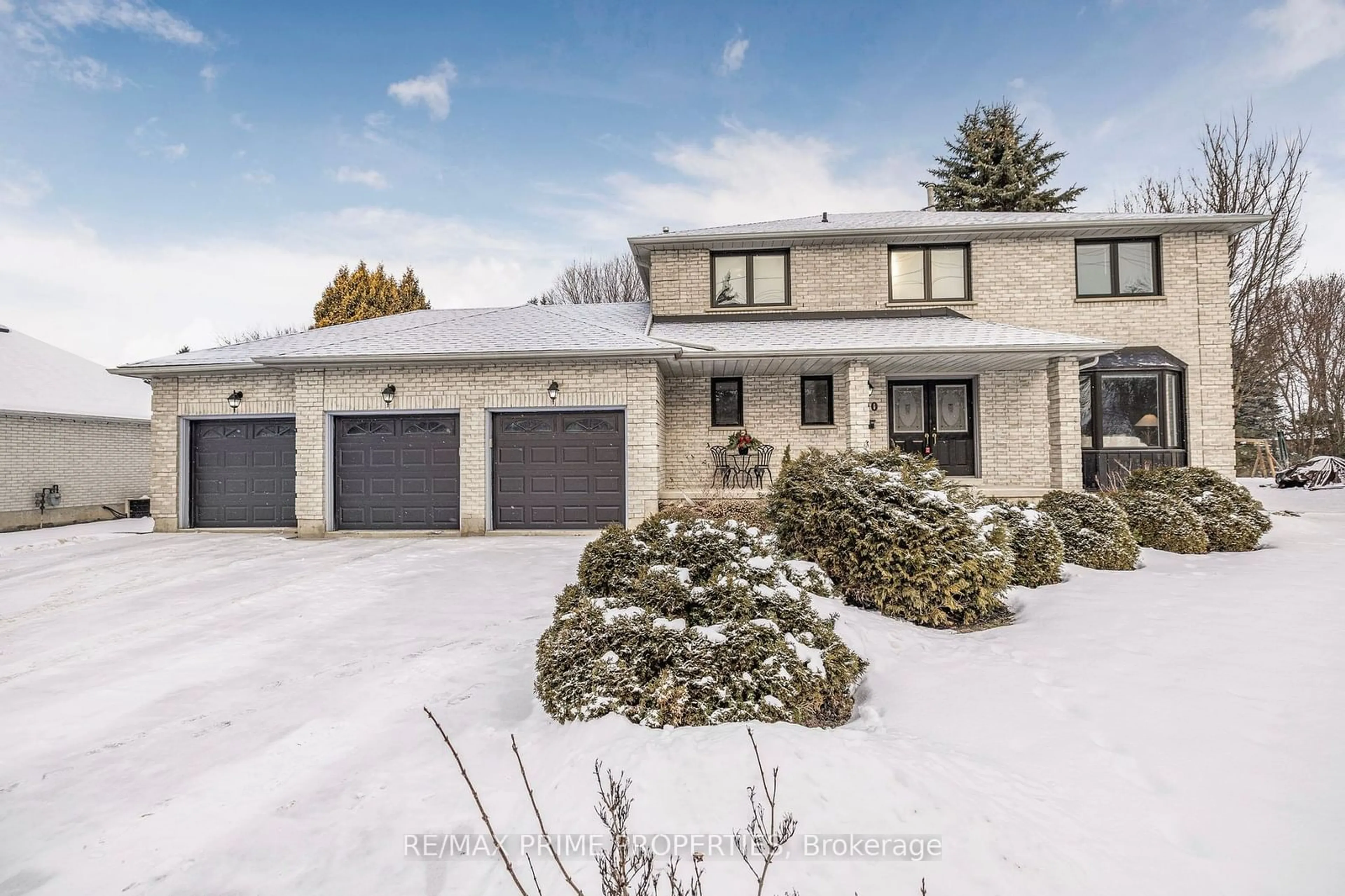 A pic from outside/outdoor area/front of a property/back of a property/a pic from drone, street for 1630 Mount Albert Rd, East Gwillimbury Ontario L0G 1V0