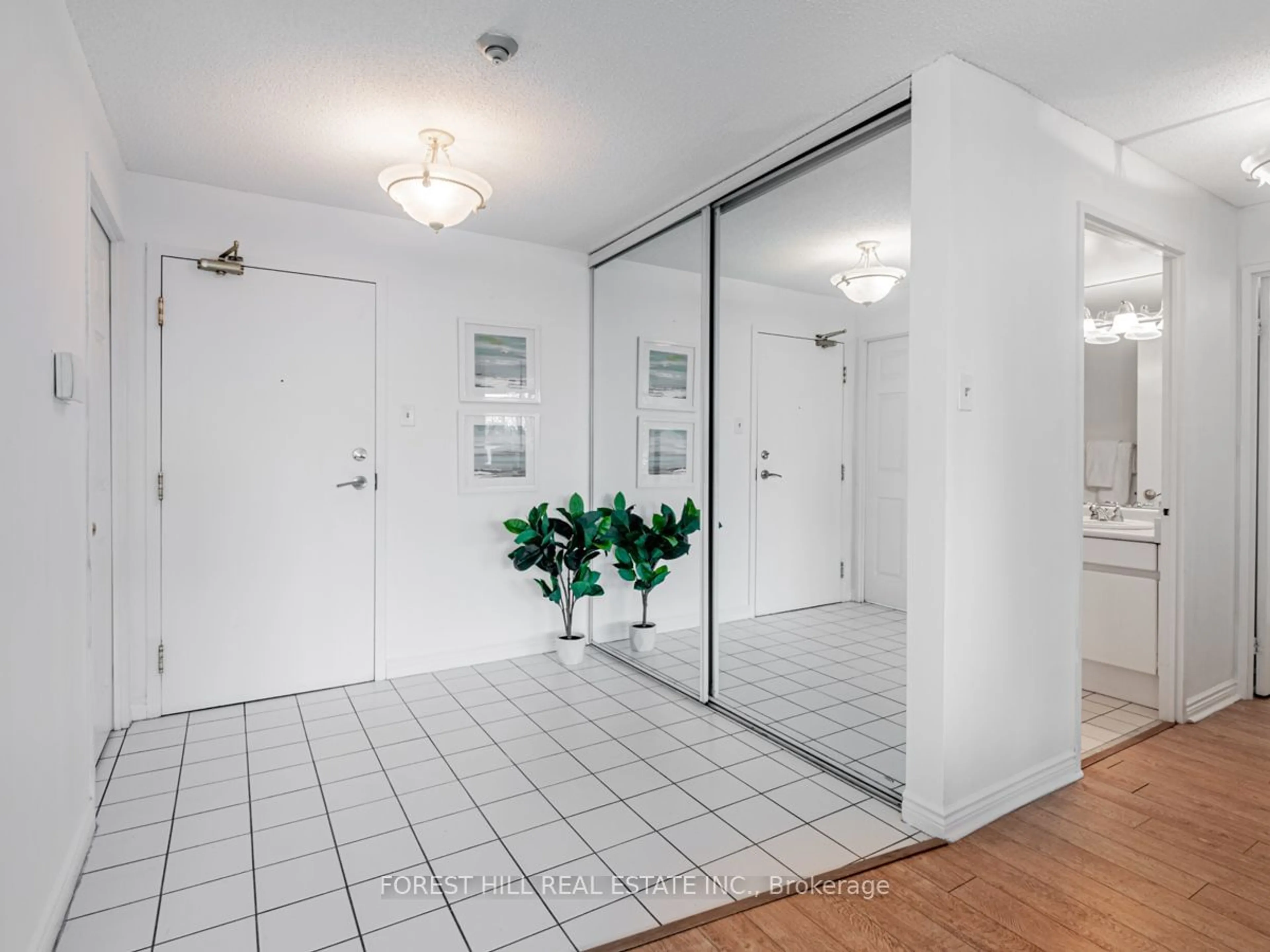 Indoor entryway for 7300 Yonge St #307, Vaughan Ontario L4J 7Y5