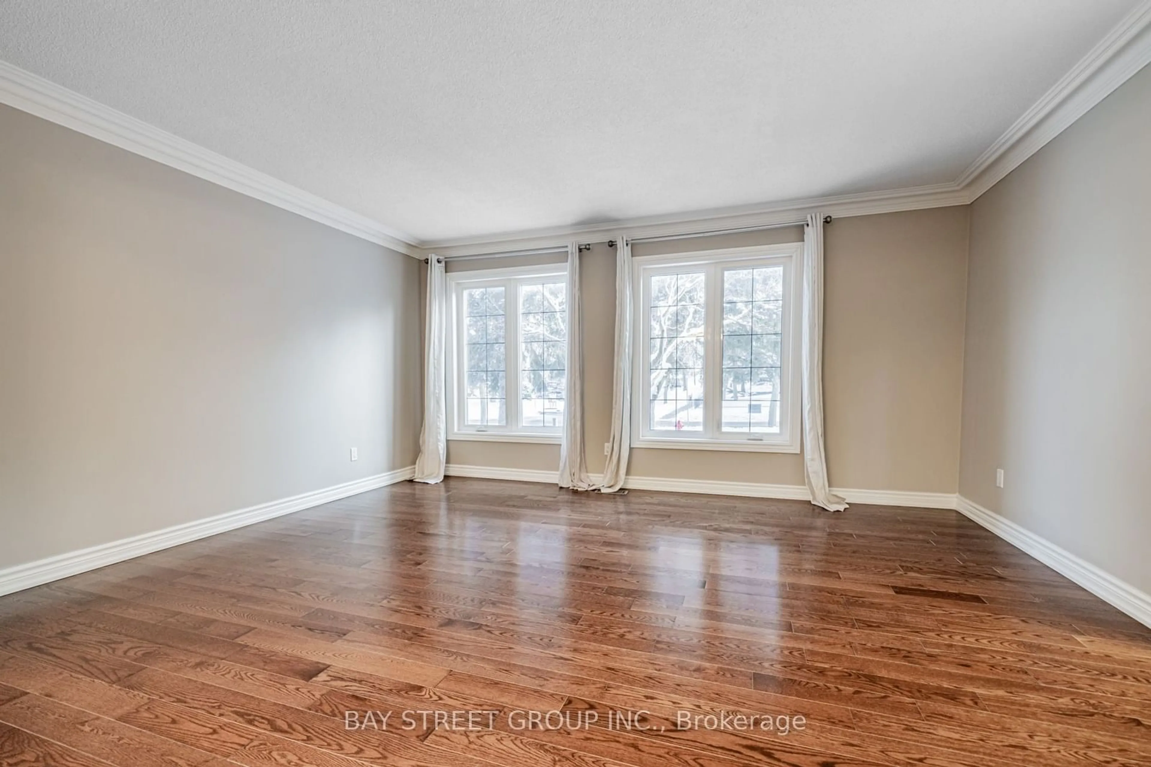 A pic of a room for 901 Stonehaven Ave, Newmarket Ontario L3X 1K7