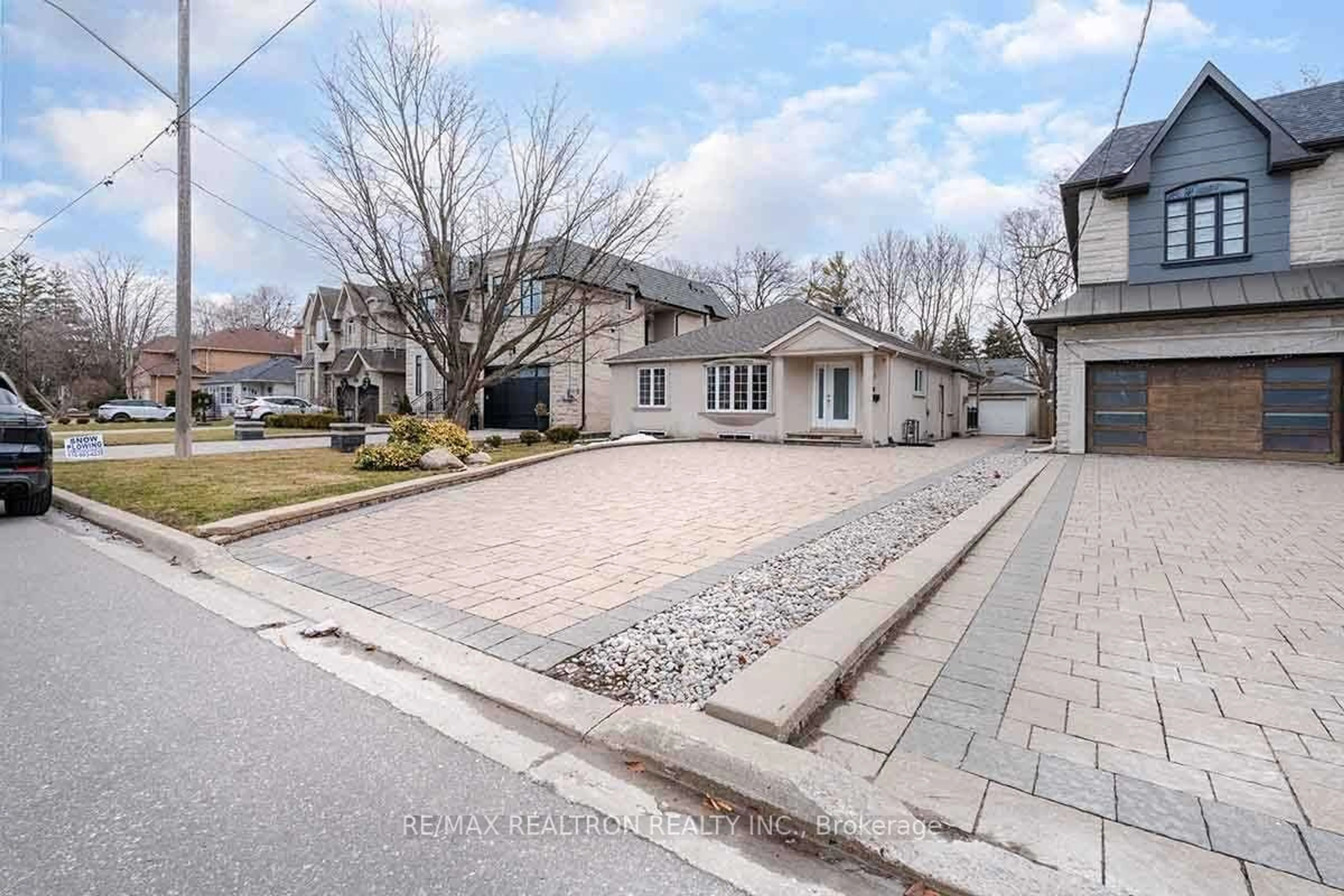 A pic from outside/outdoor area/front of a property/back of a property/a pic from drone, street for 53 Woodward Ave, Markham Ontario L3T 1E6