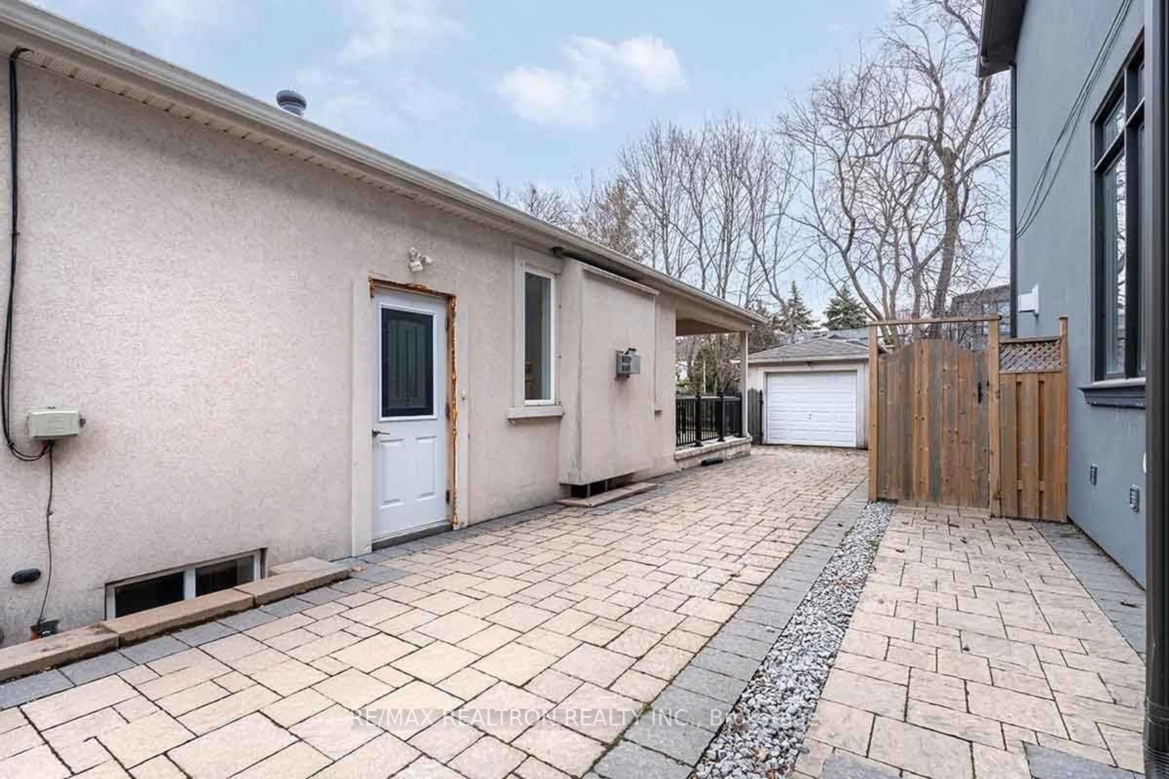 Patio, street for 53 Woodward Ave, Markham Ontario L3T 1E6