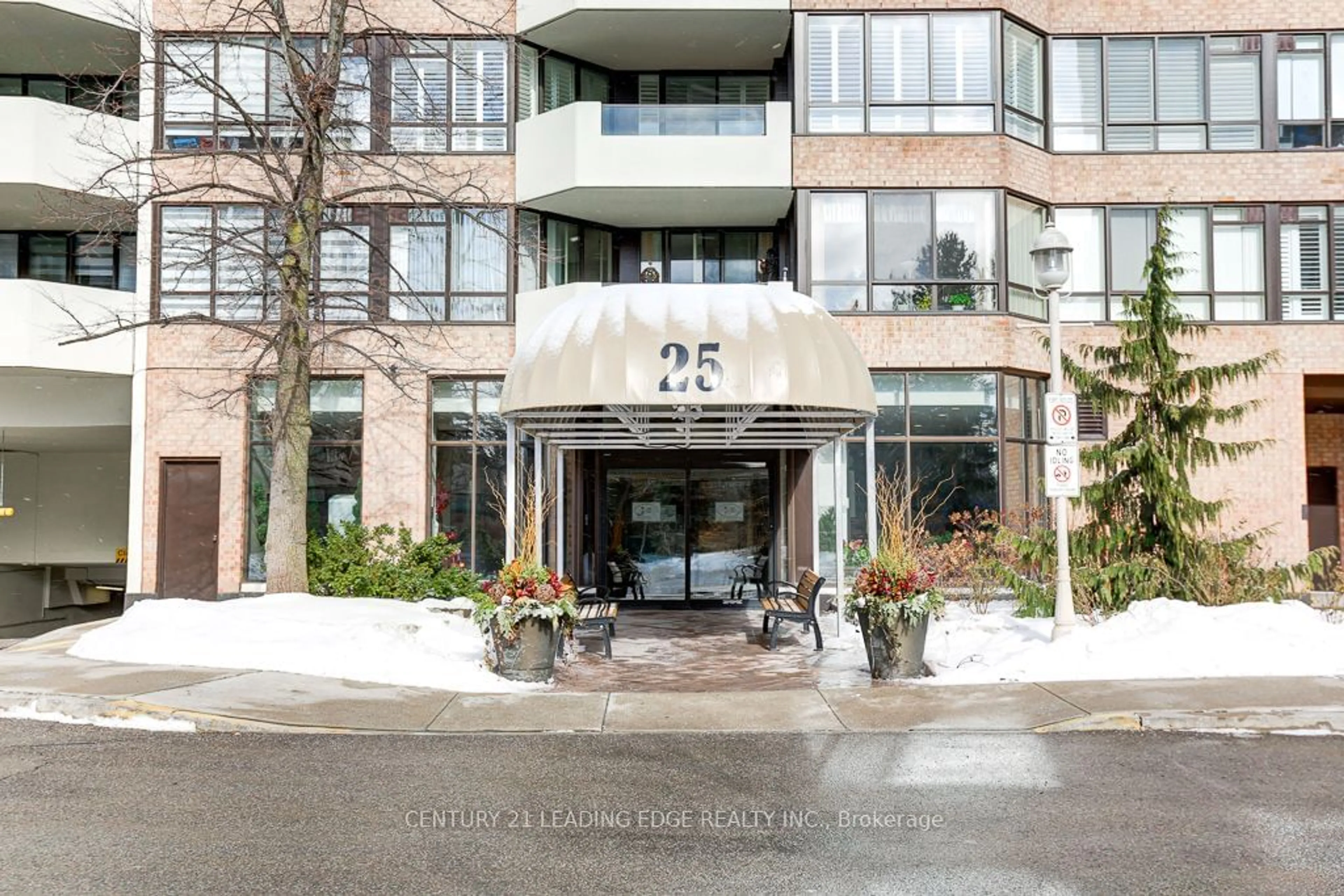 Indoor foyer for 25 AUSTIN Dr #321, Markham Ontario L3R 8H4