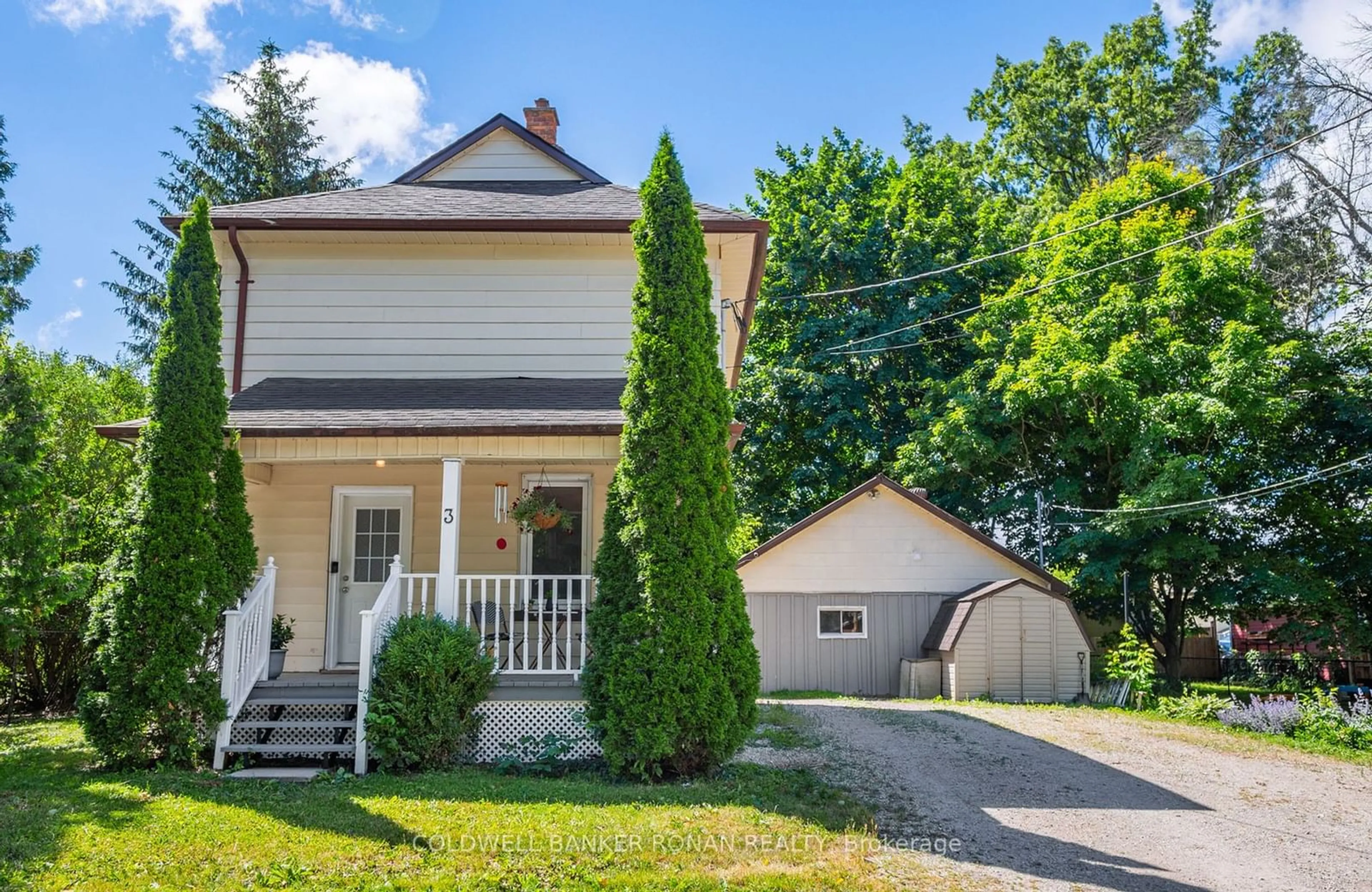 A pic from outside/outdoor area/front of a property/back of a property/a pic from drone, street for 3 John Dr, Innisfil Ontario L0L 1L0