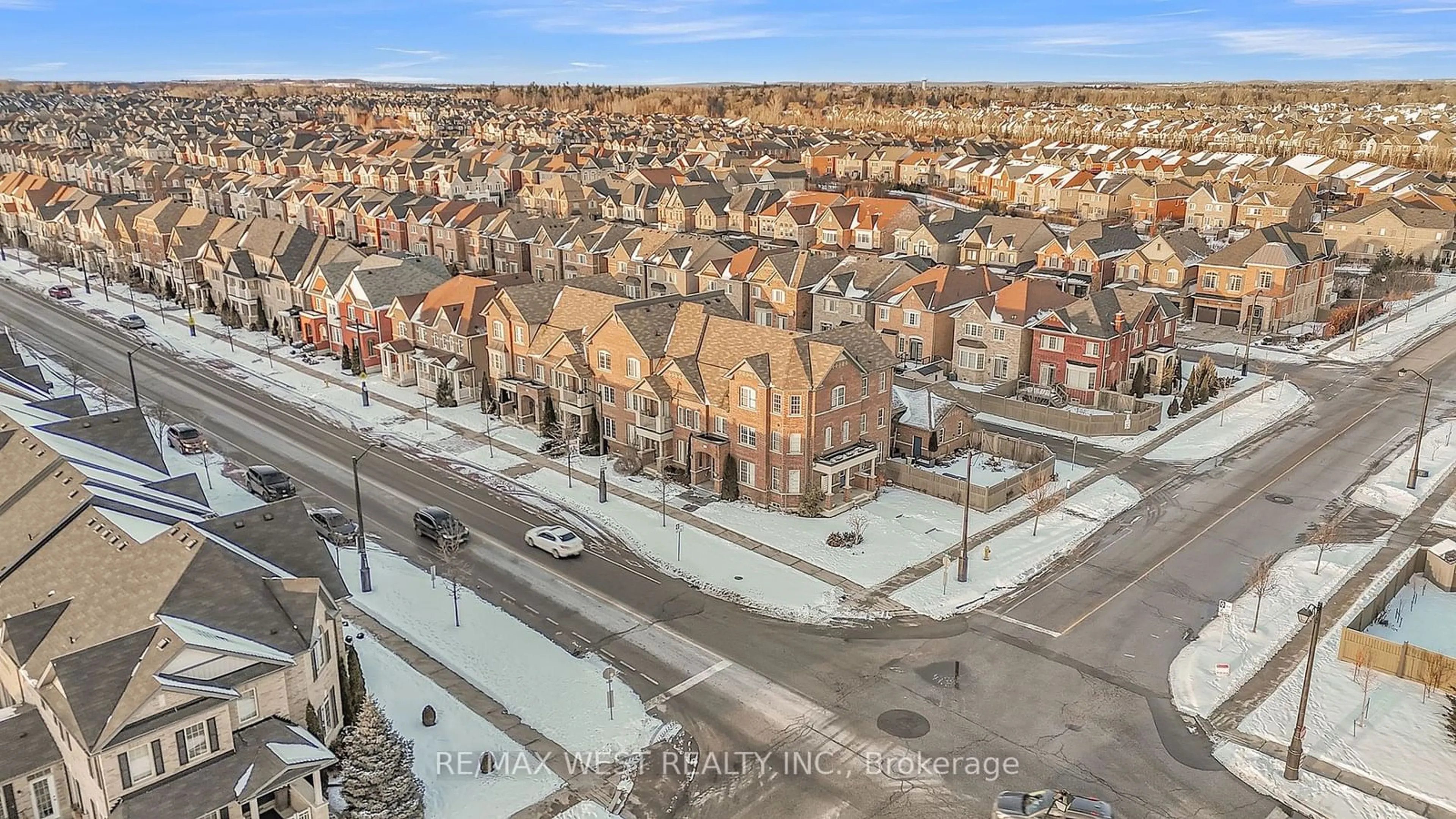 A pic from outside/outdoor area/front of a property/back of a property/a pic from drone, street for 107 Barons St, Vaughan Ontario L4H 3Y2