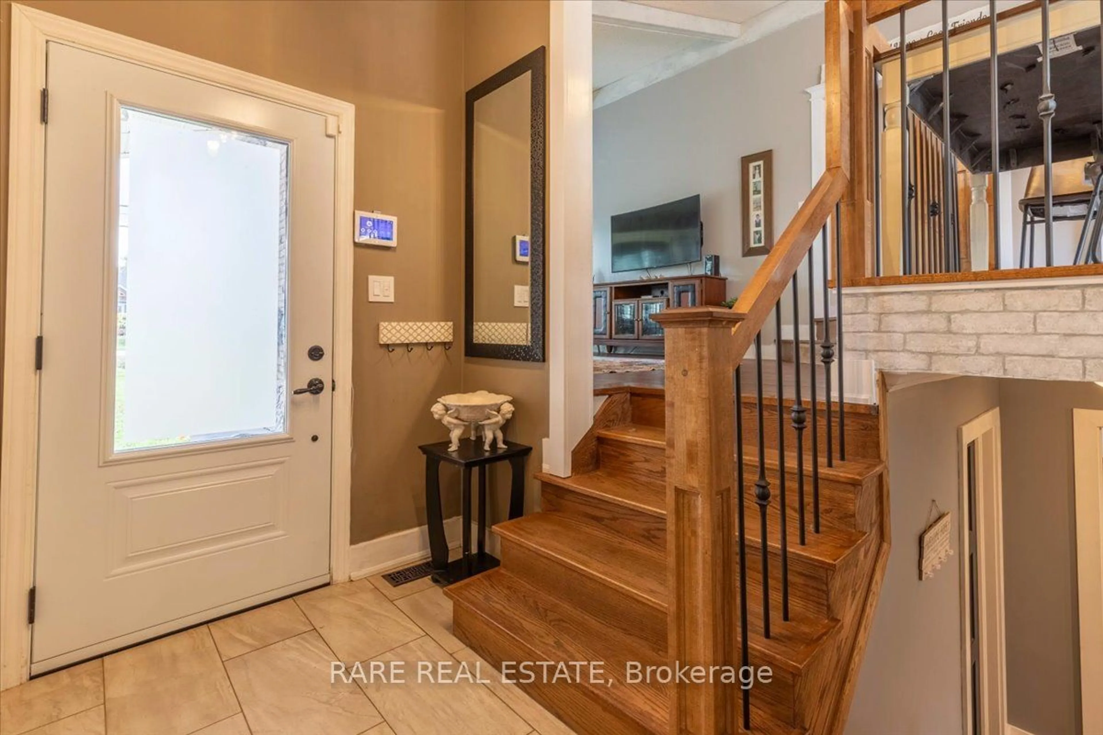 Indoor entryway for 2263 25th Sdrd, Innisfil Ontario L9S 2E5