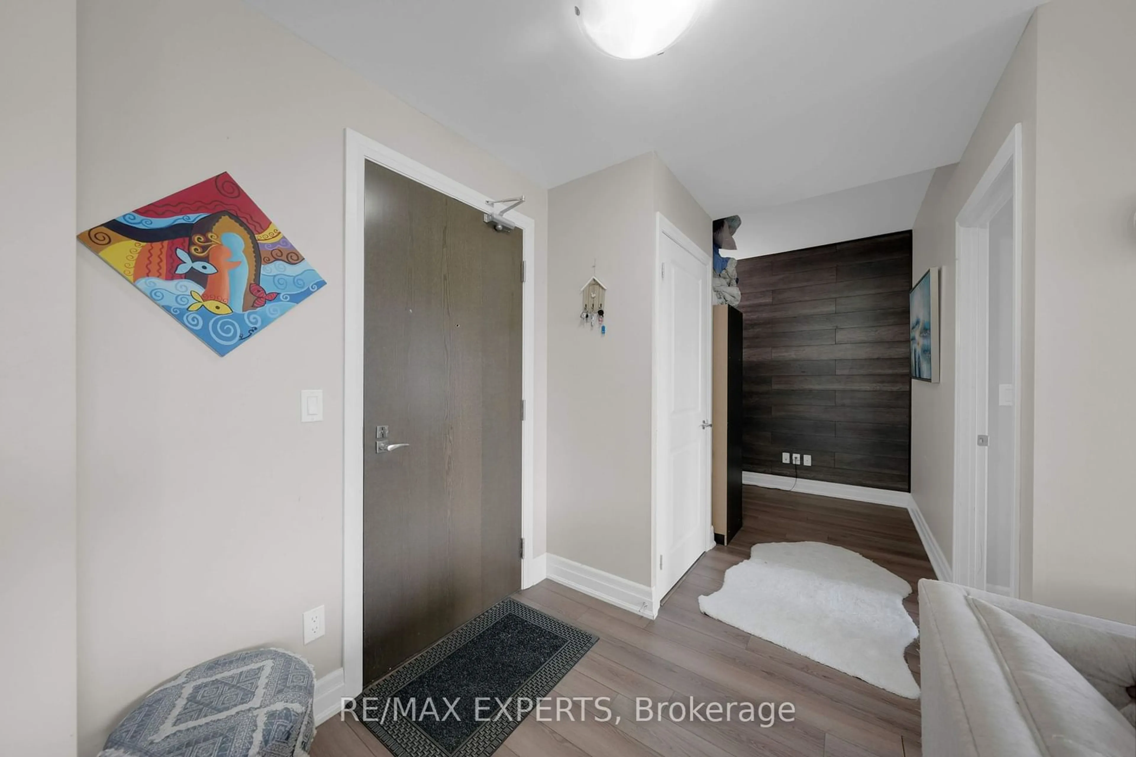 Indoor entryway for 2900 Highway 7 #313, Vaughan Ontario L4K 0G3