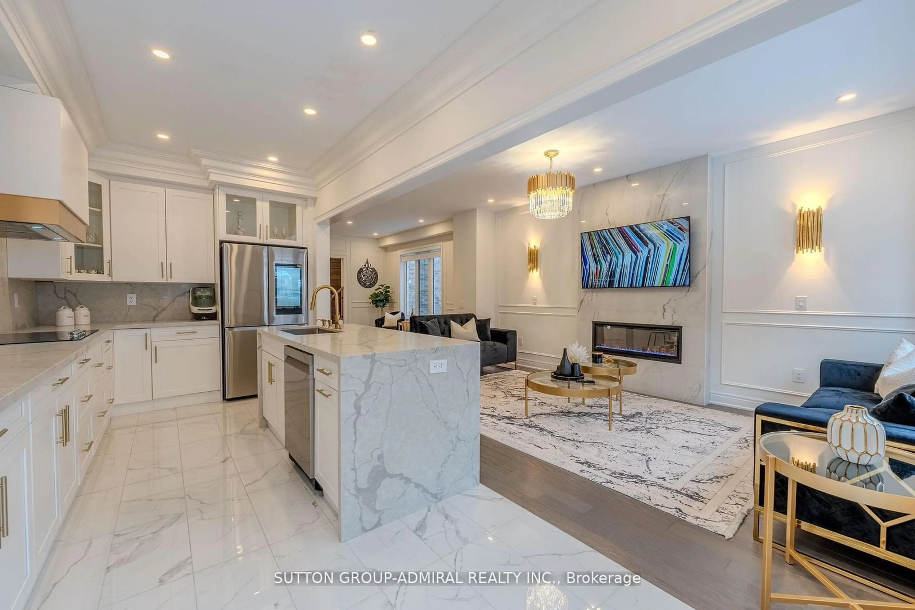 Open concept kitchen, ceramic/tile floor for 5 Drizzel Cres, Richmond Hill Ontario L4E 1G7