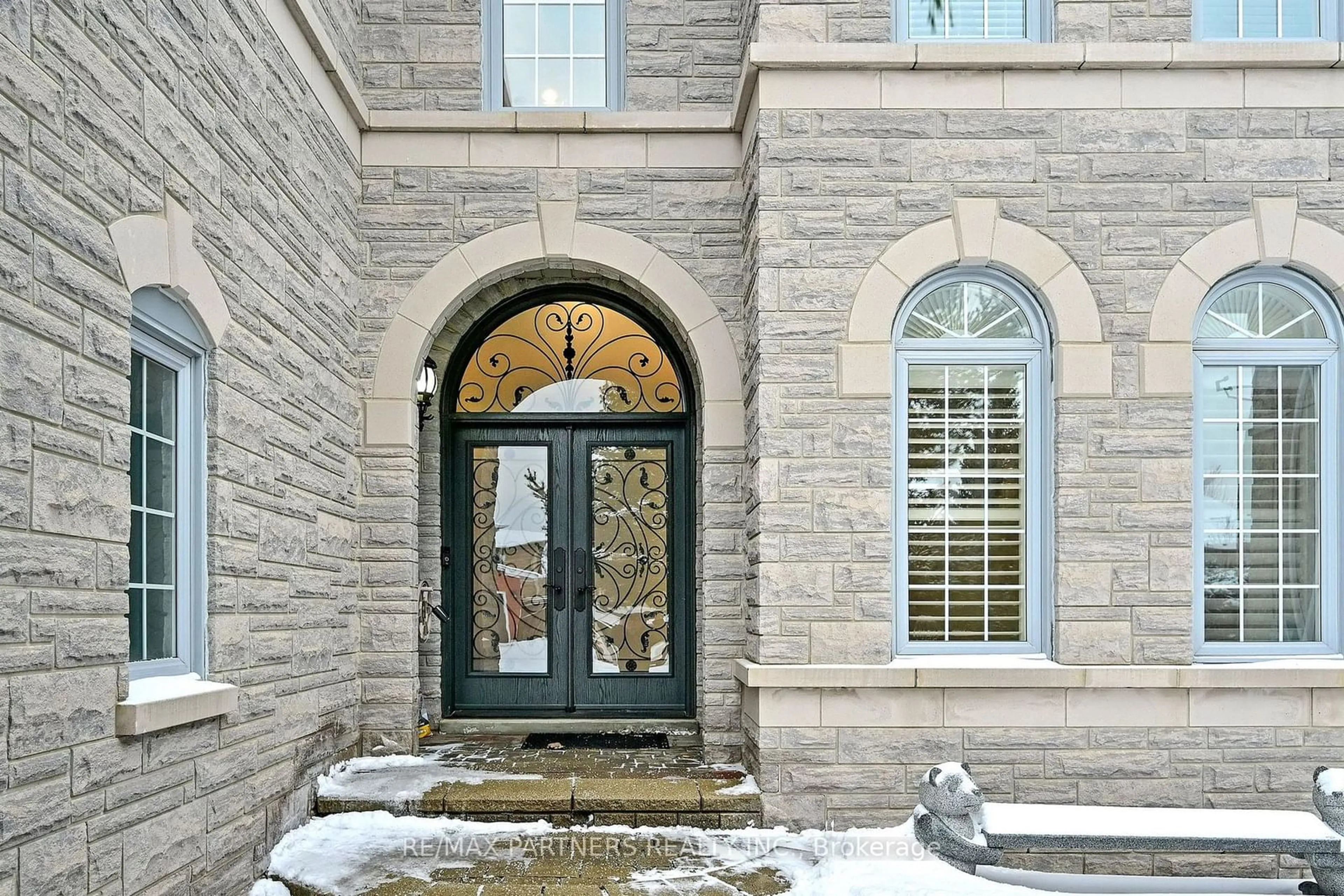 Indoor entryway for 115 Golden Tulip Cres, Markham Ontario L6C 1W4