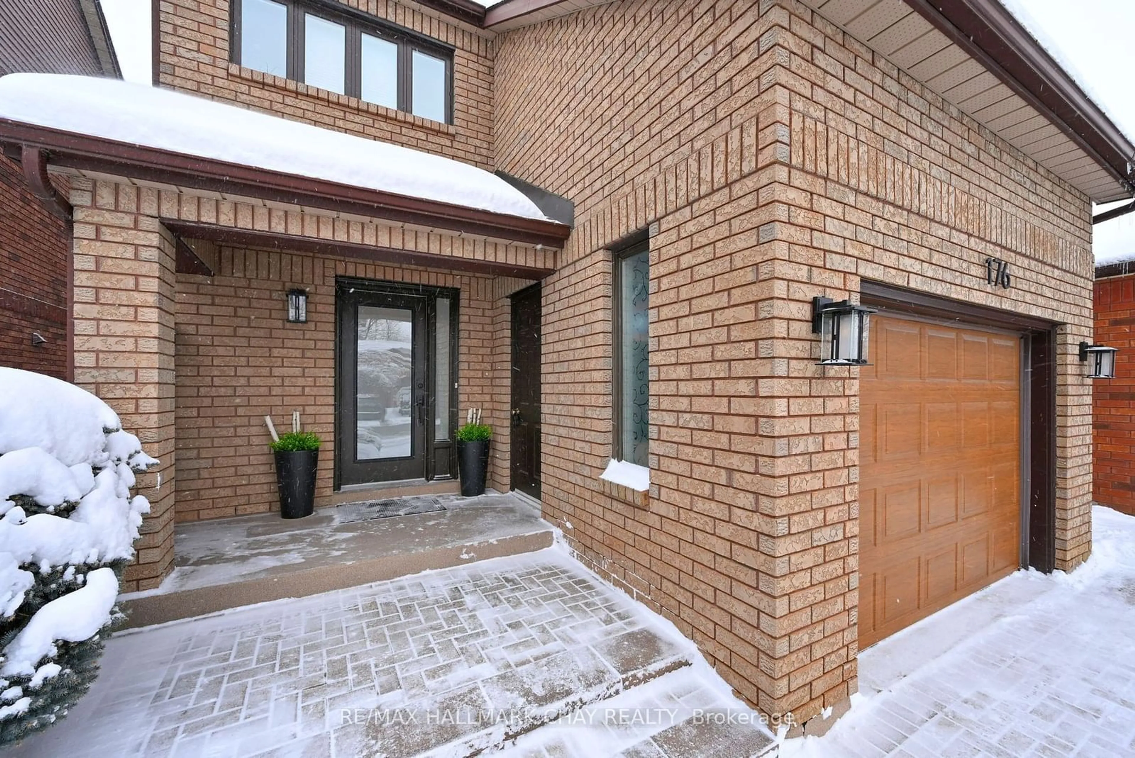 Home with brick exterior material, street for 176 Green Briar Rd, New Tecumseth Ontario L9R 1X9