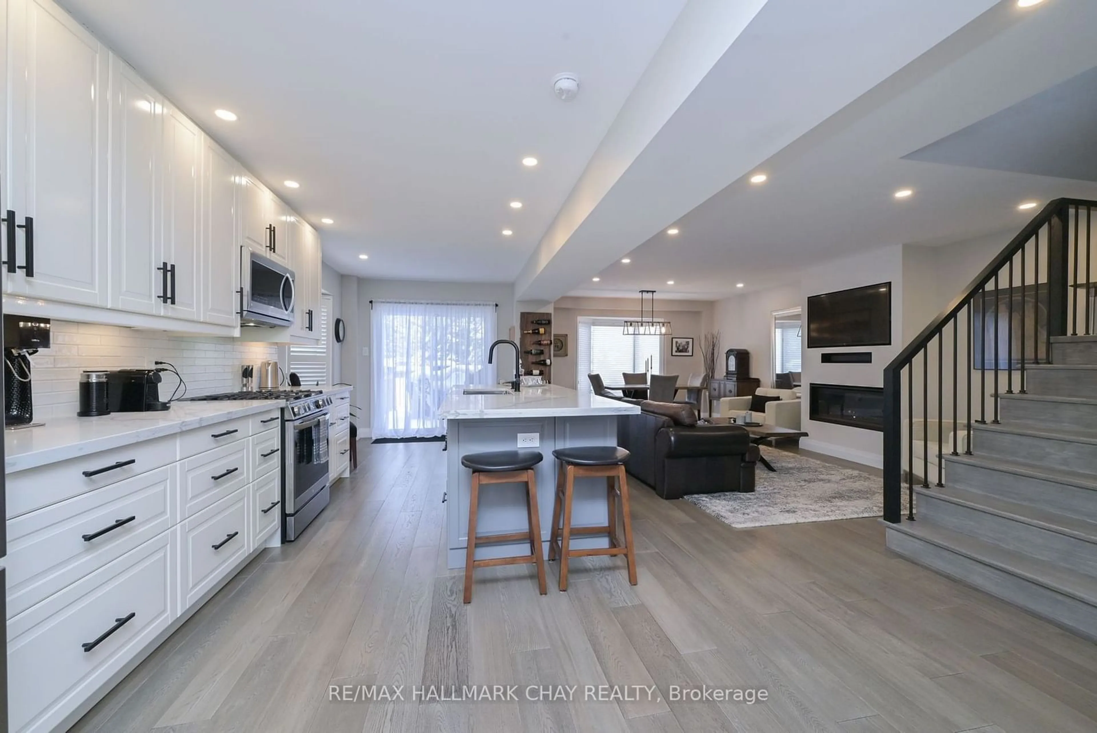 Open concept kitchen, unknown for 176 Green Briar Rd, New Tecumseth Ontario L9R 1X9