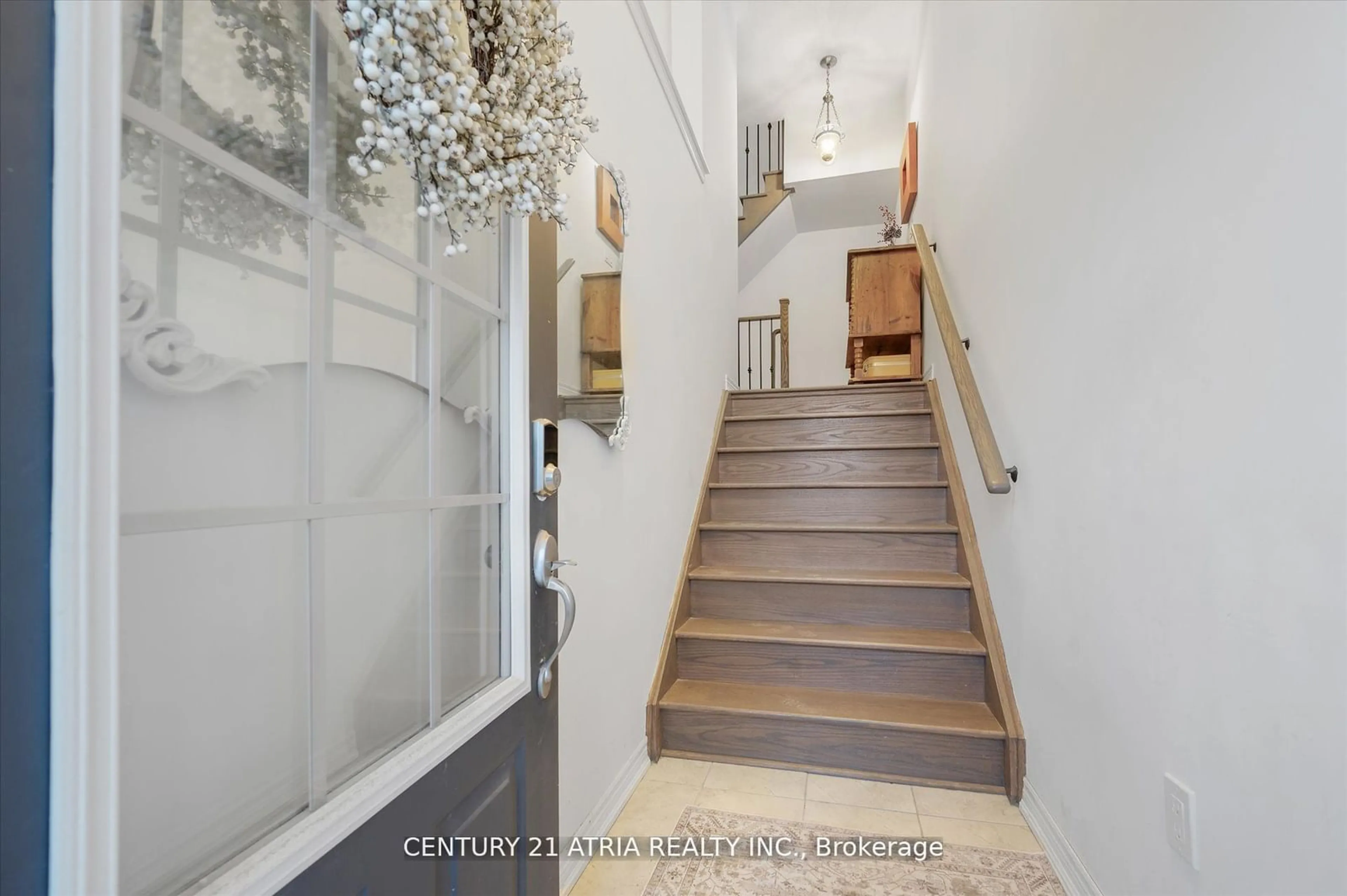 Indoor foyer for 95 Beechborough Cres, East Gwillimbury Ontario L9N 0N9