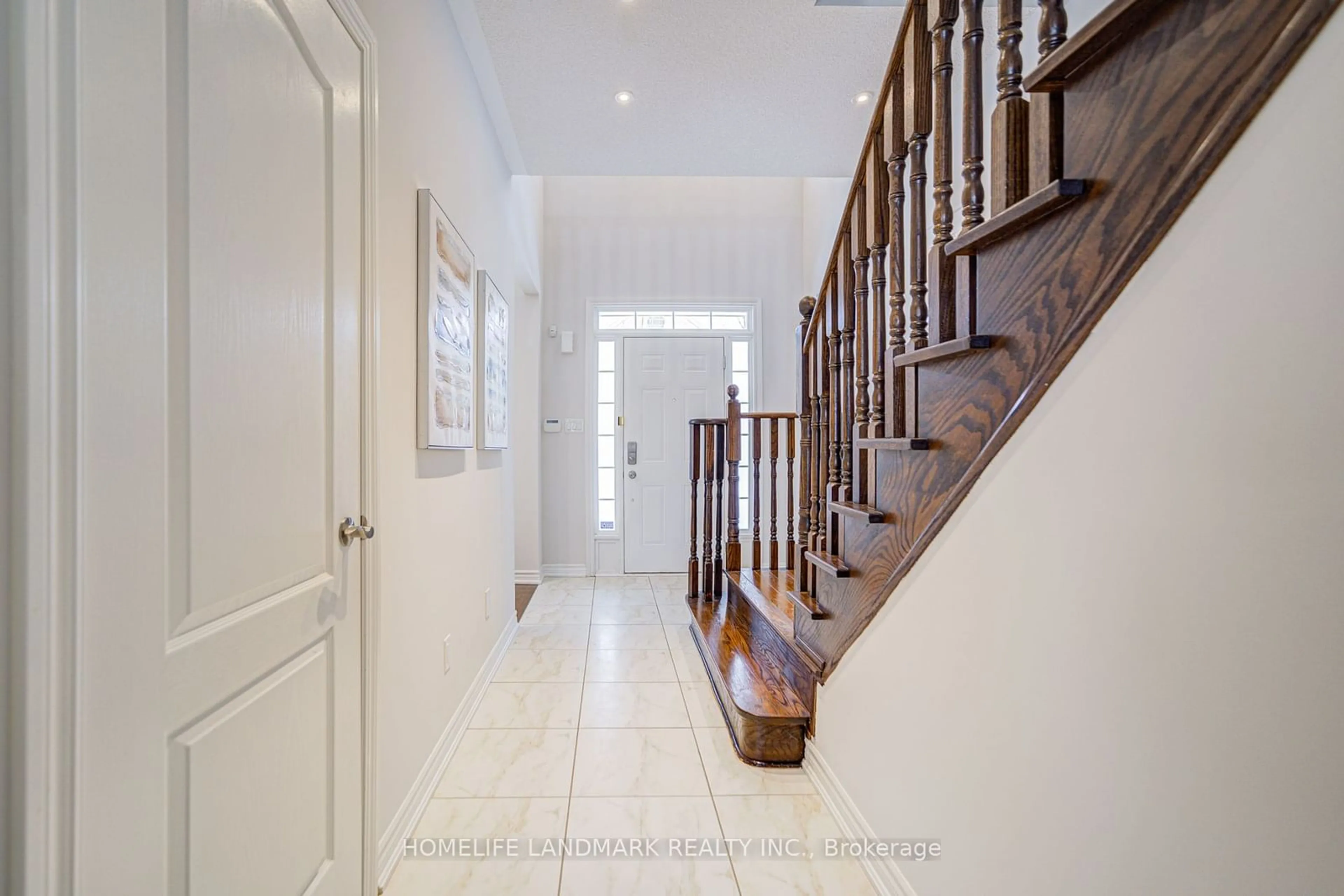 Indoor foyer for 131 Reflection Rd, Markham Ontario L6C 0K5