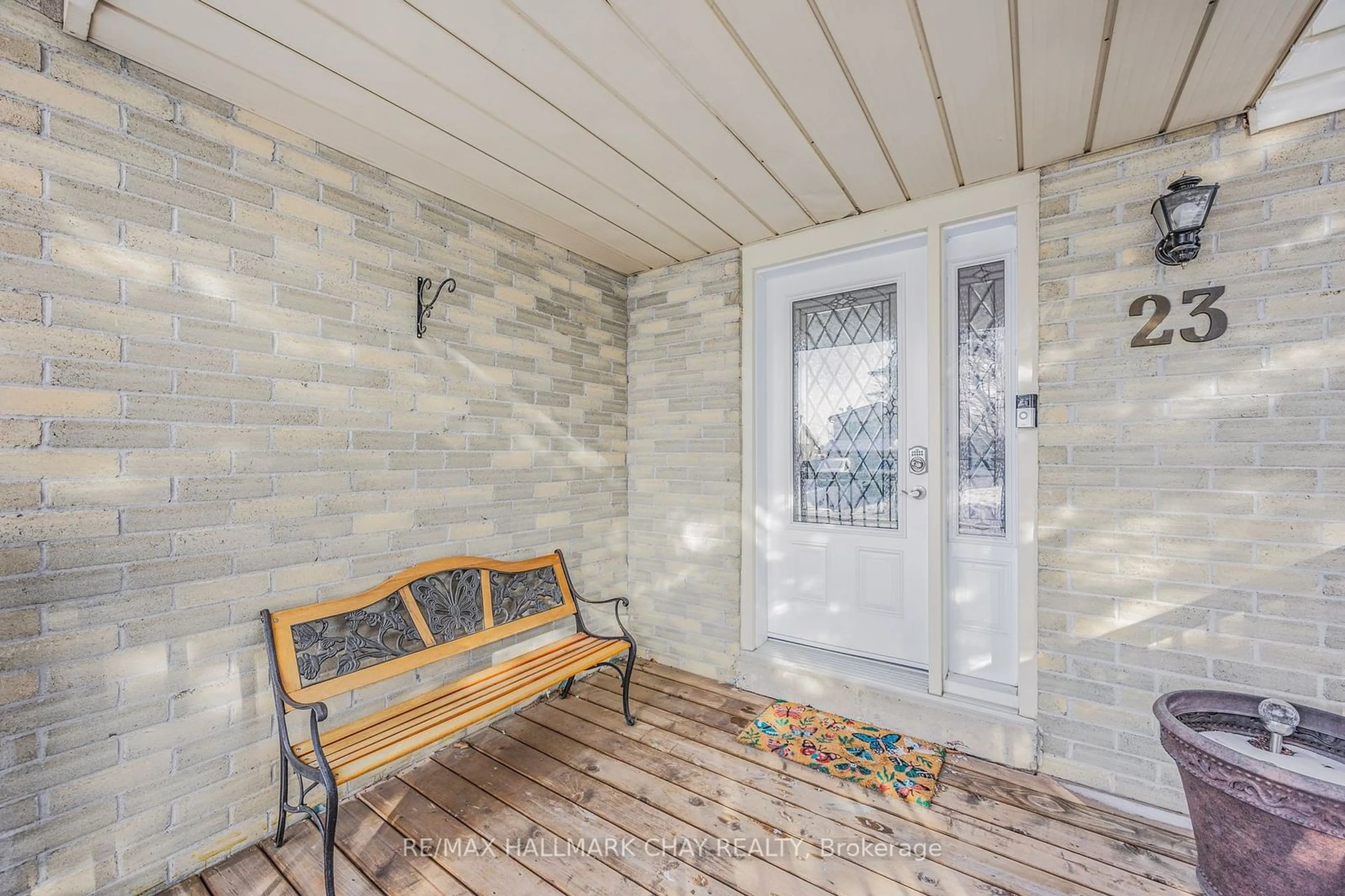 Indoor entryway for 23 Metcalf Cres, New Tecumseth Ontario L0G 1W0