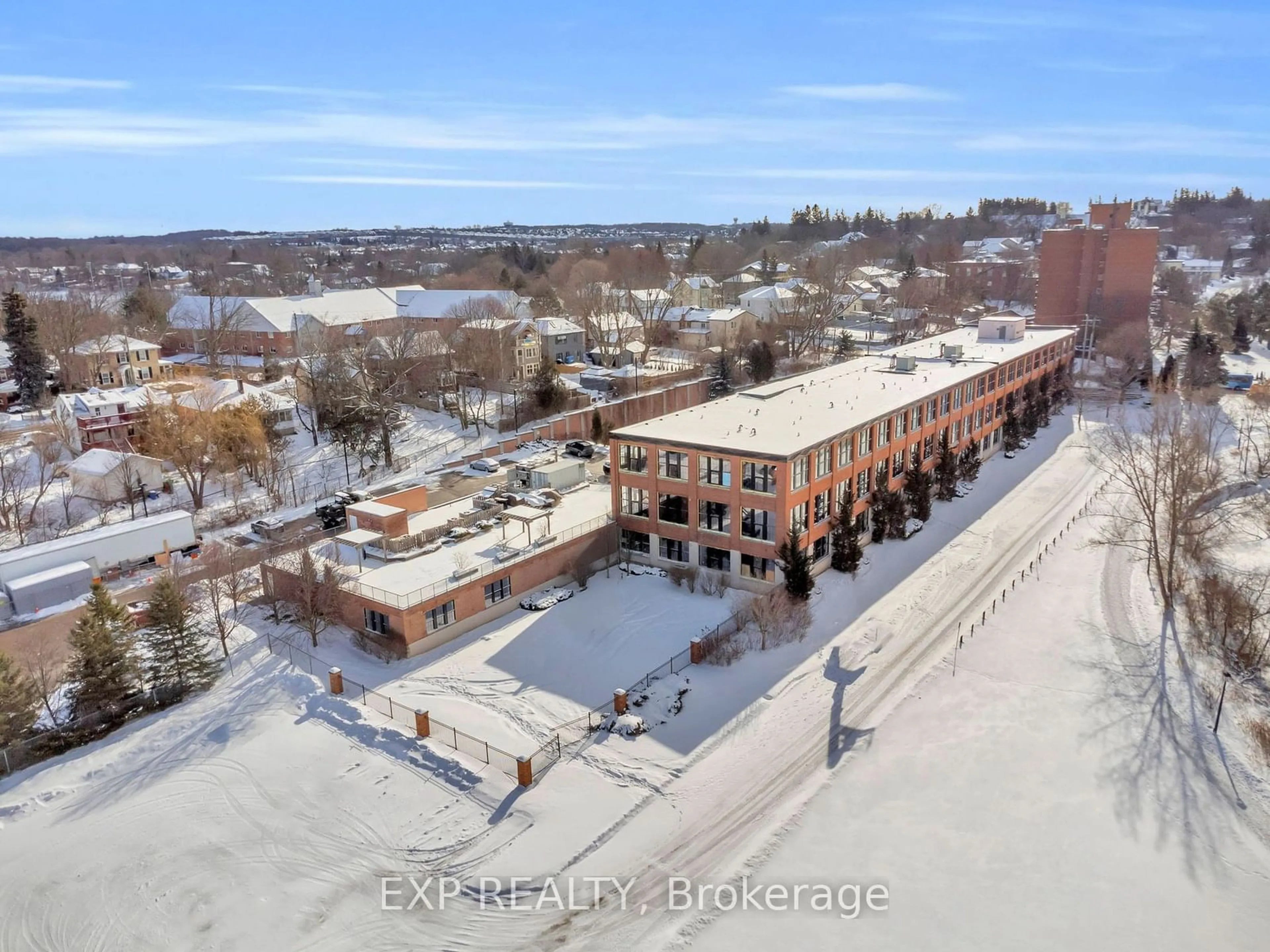 A pic from outside/outdoor area/front of a property/back of a property/a pic from drone, unknown for 543 Timothy St #218, Newmarket Ontario L3Y 1R1