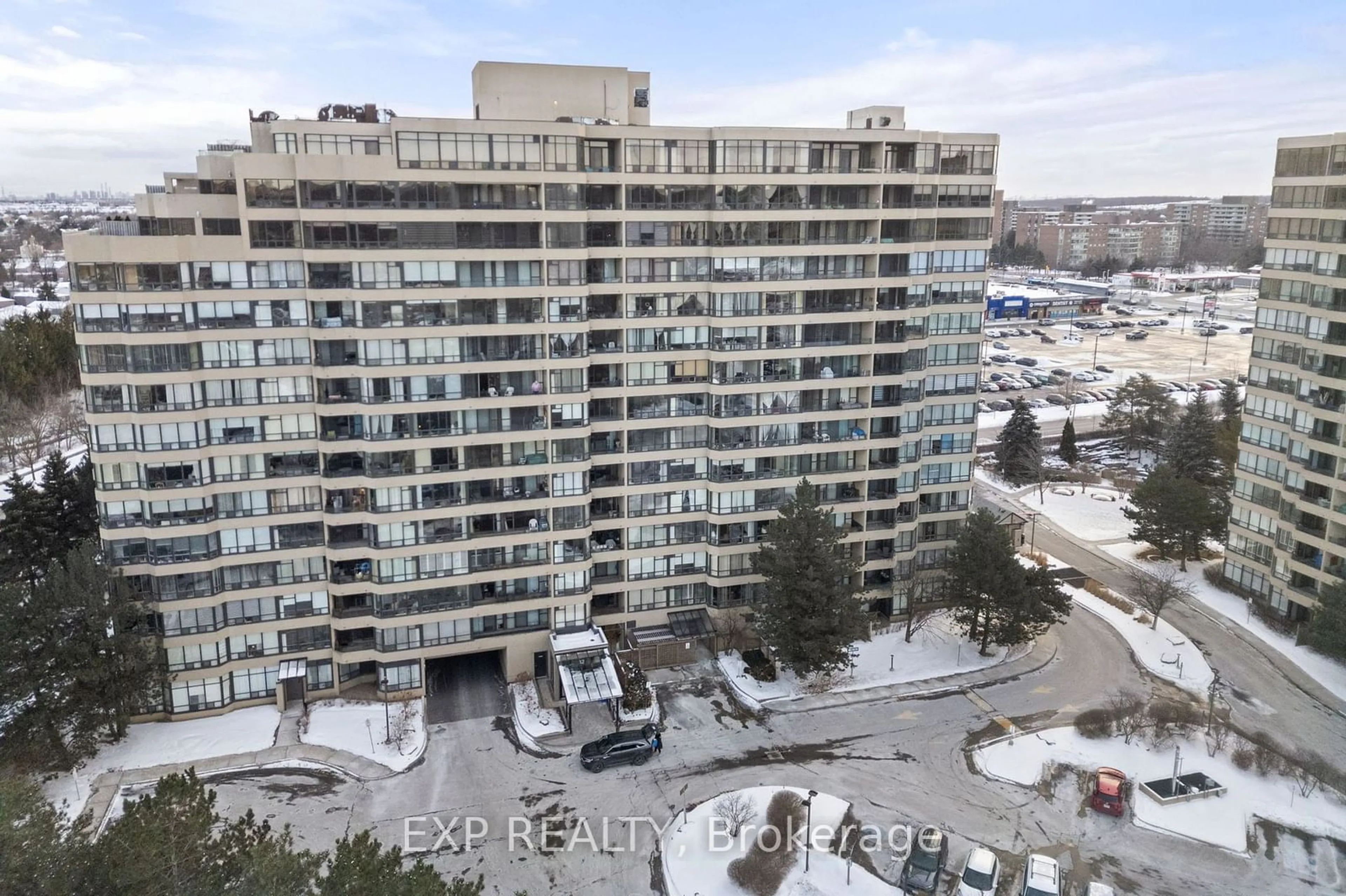 A pic from outside/outdoor area/front of a property/back of a property/a pic from drone, city buildings view from balcony for 32 Clarissa Dr #521, Richmond Hill Ontario L4C 9R7