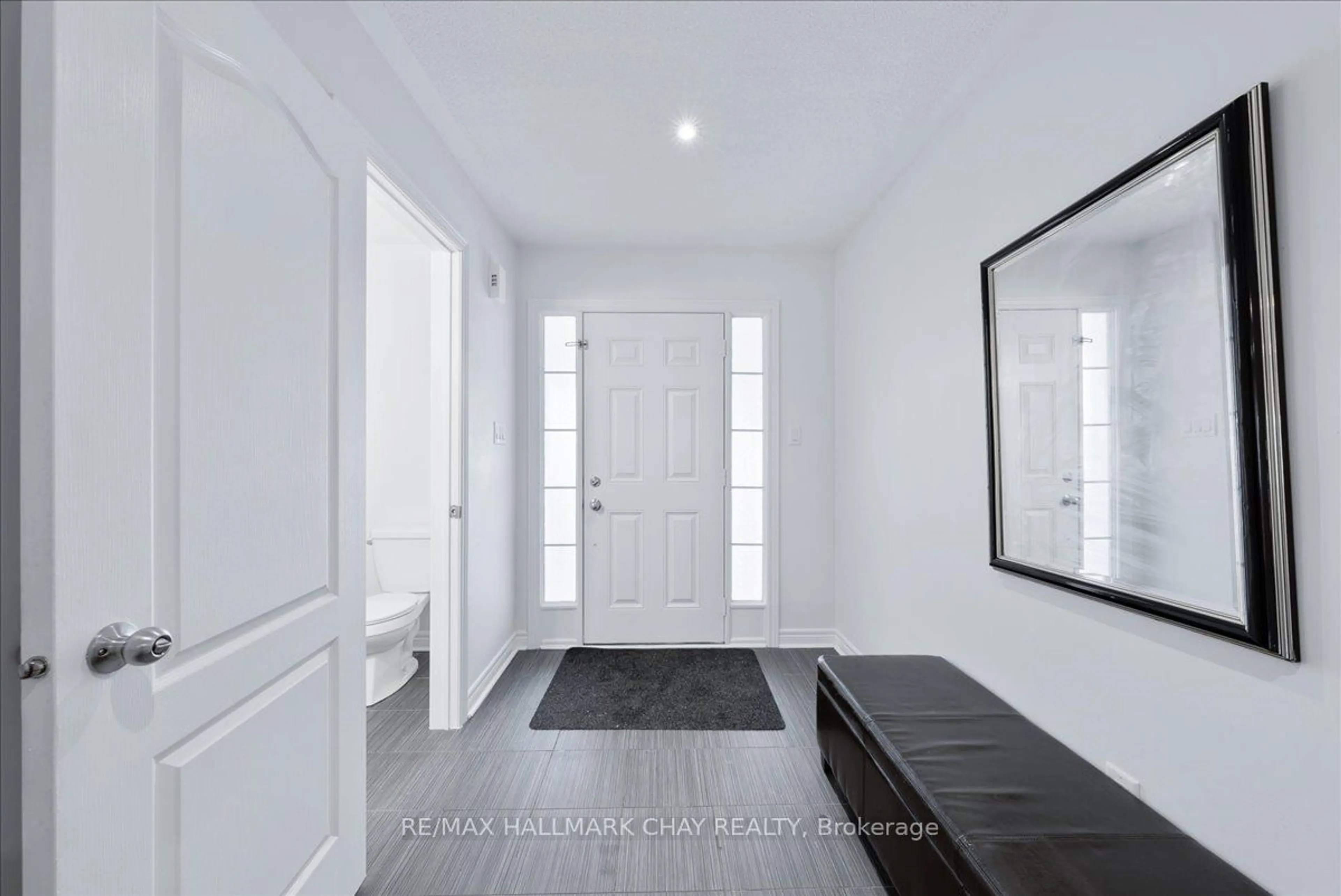 Indoor entryway for 94 Blue Dasher Blvd, Bradford West Gwillimbury Ontario L3Z 0E5