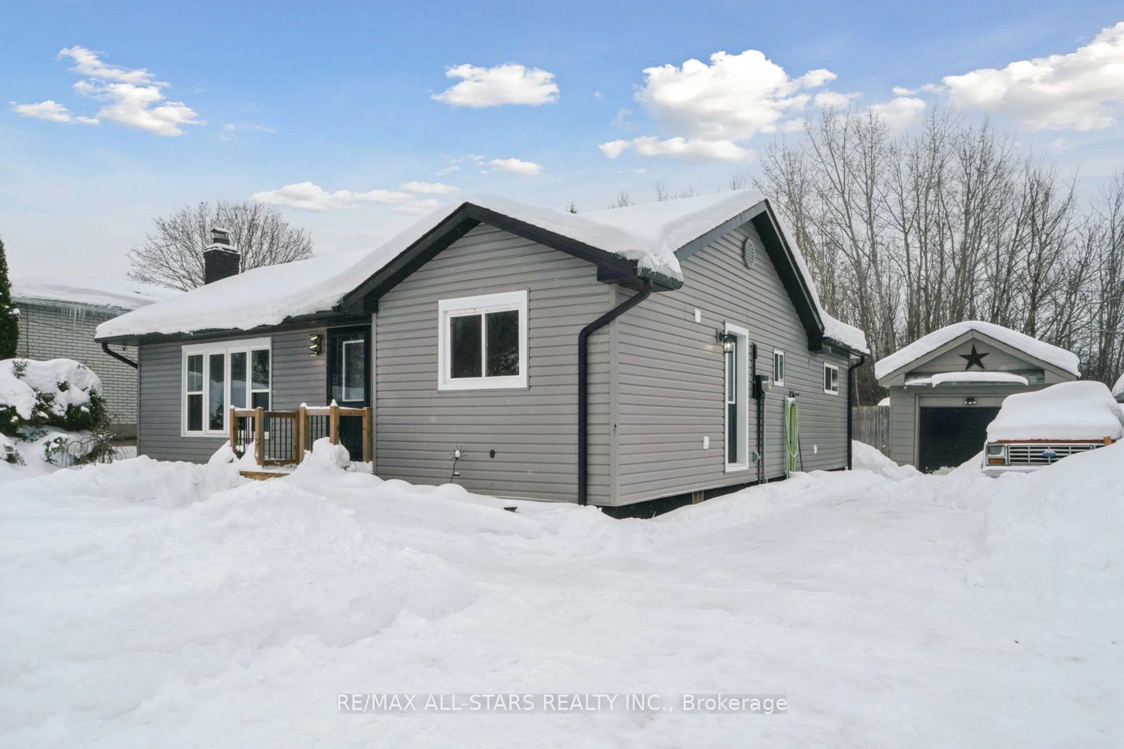 Home with vinyl exterior material, unknown for 293 Church St, Brock Ontario L0K 1A0