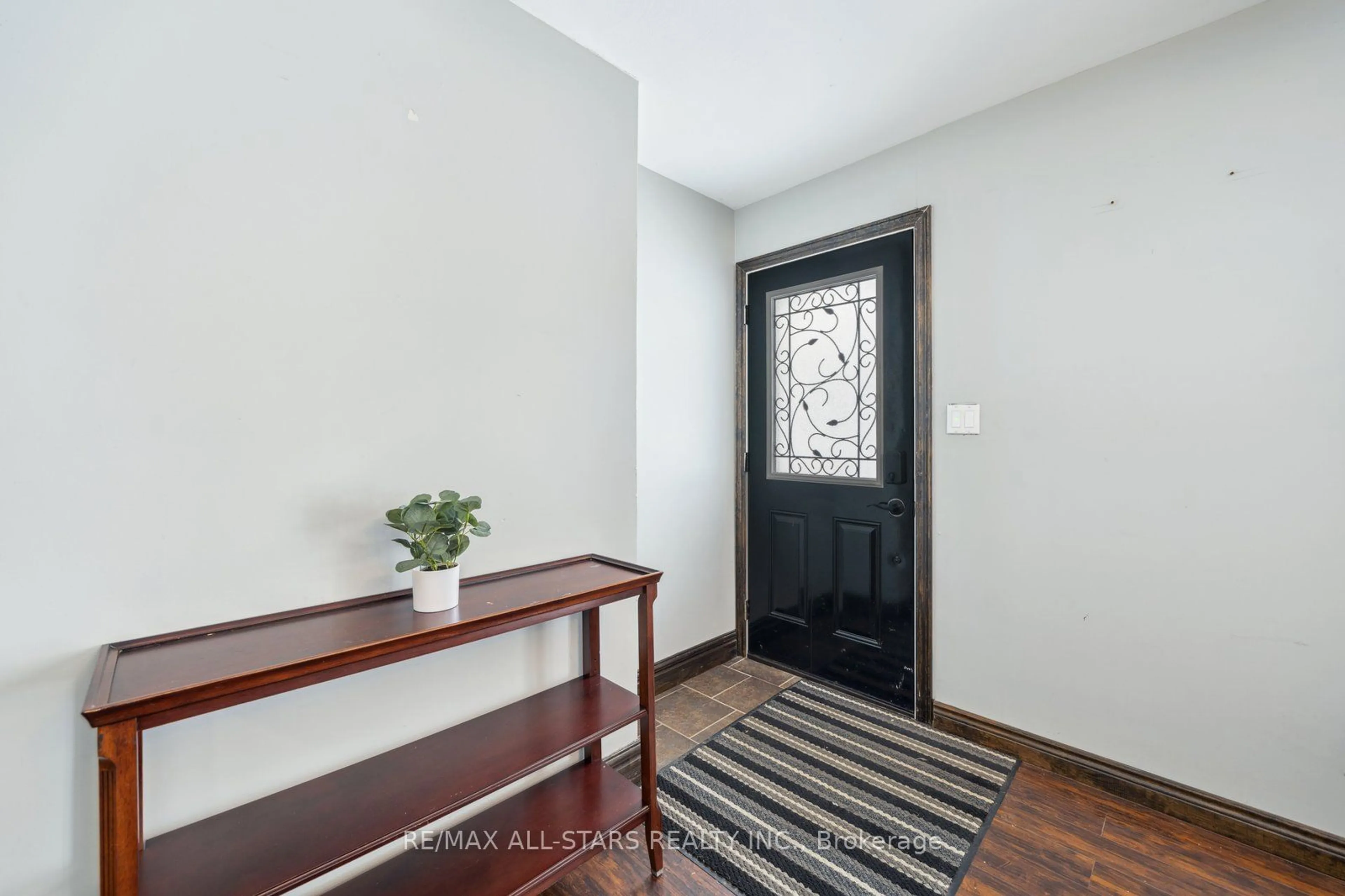 Indoor entryway for 293 Church St, Brock Ontario L0K 1A0