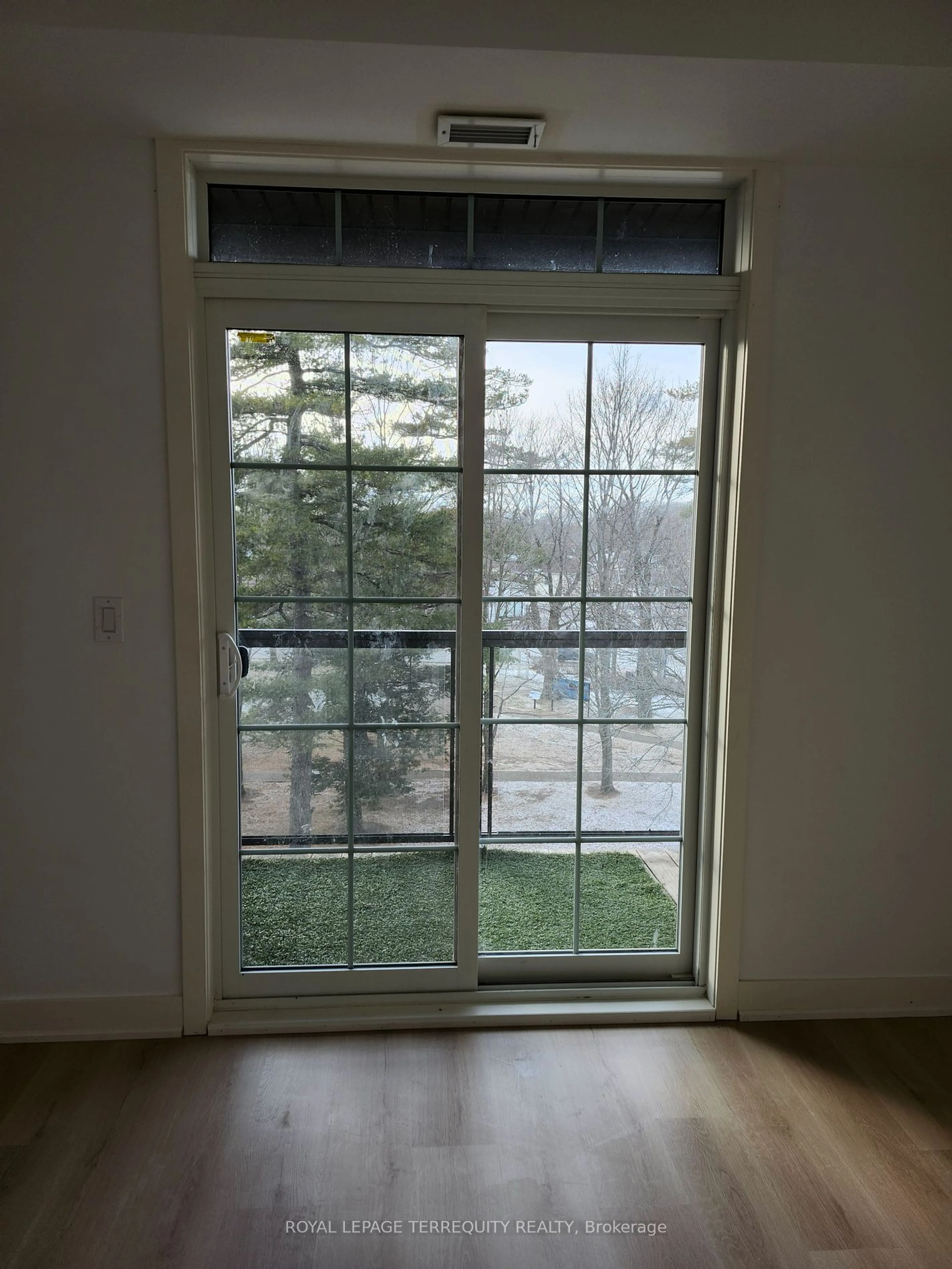 A pic of a room for 110 Grew Blvd #404, Georgina Ontario L0E 1L0