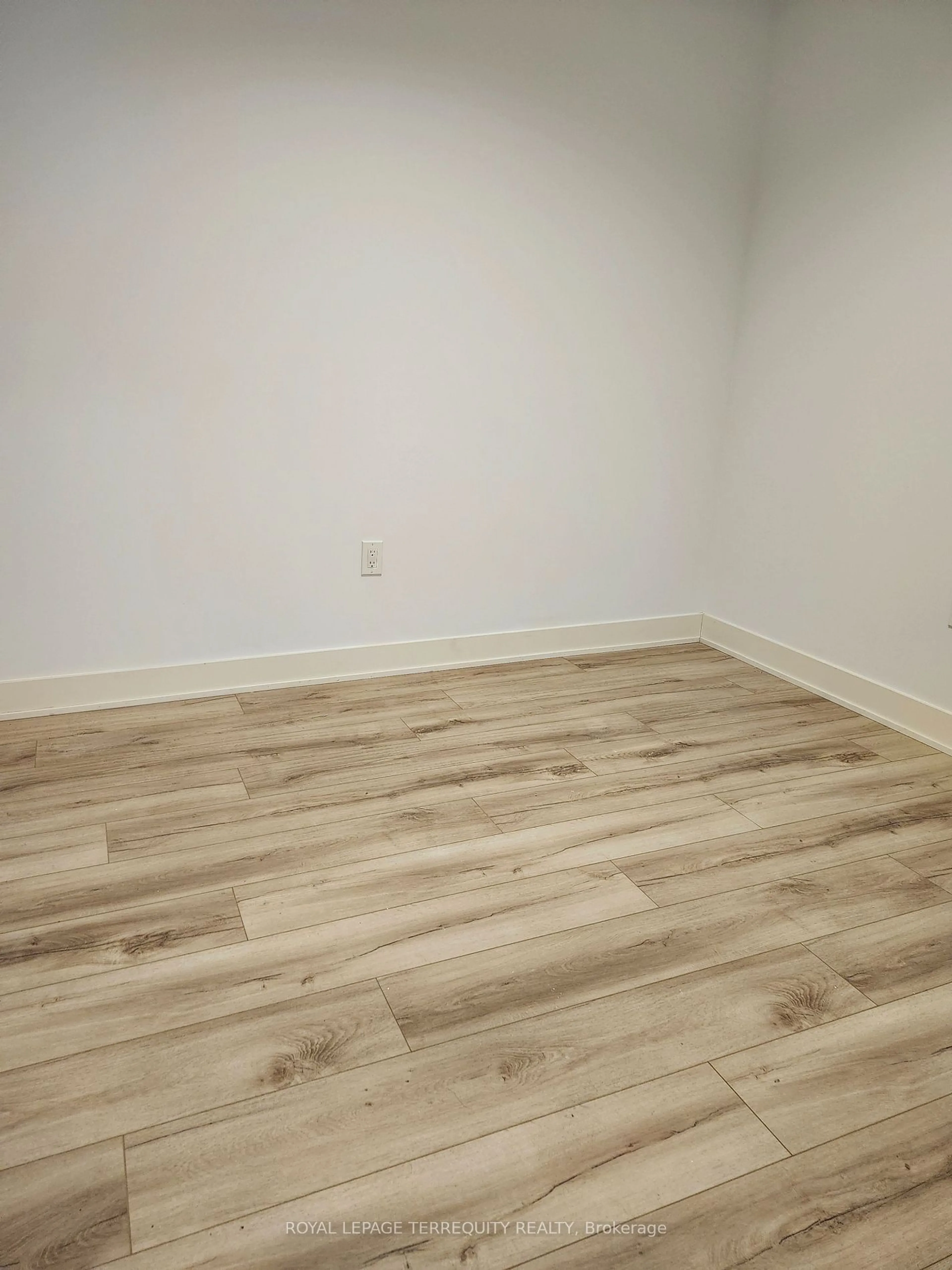 A pic of a room for 110 Grew Blvd #404, Georgina Ontario L0E 1L0