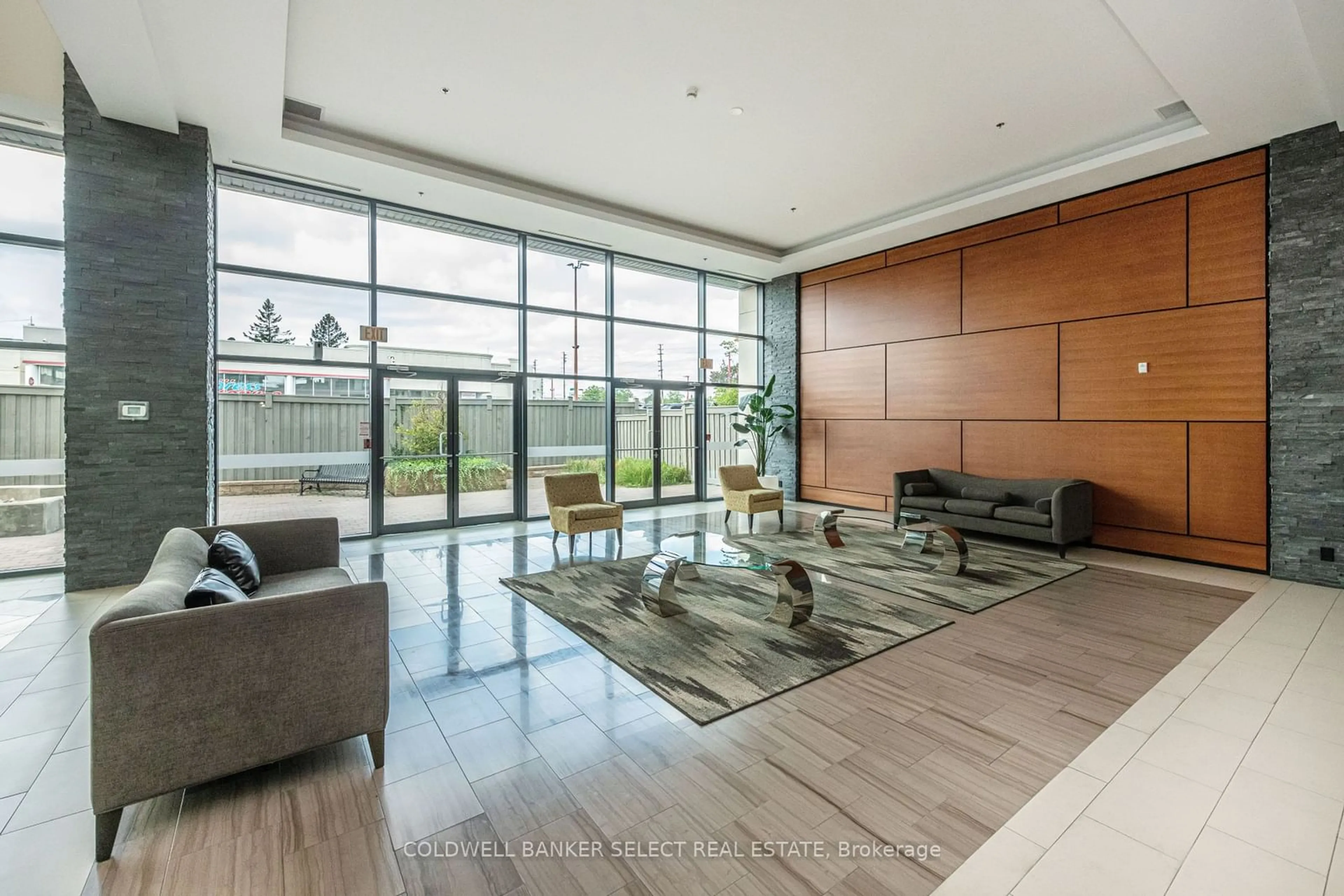 Indoor foyer for 24 Woodstream Blvd #709, Vaughan Ontario L4L 8C4