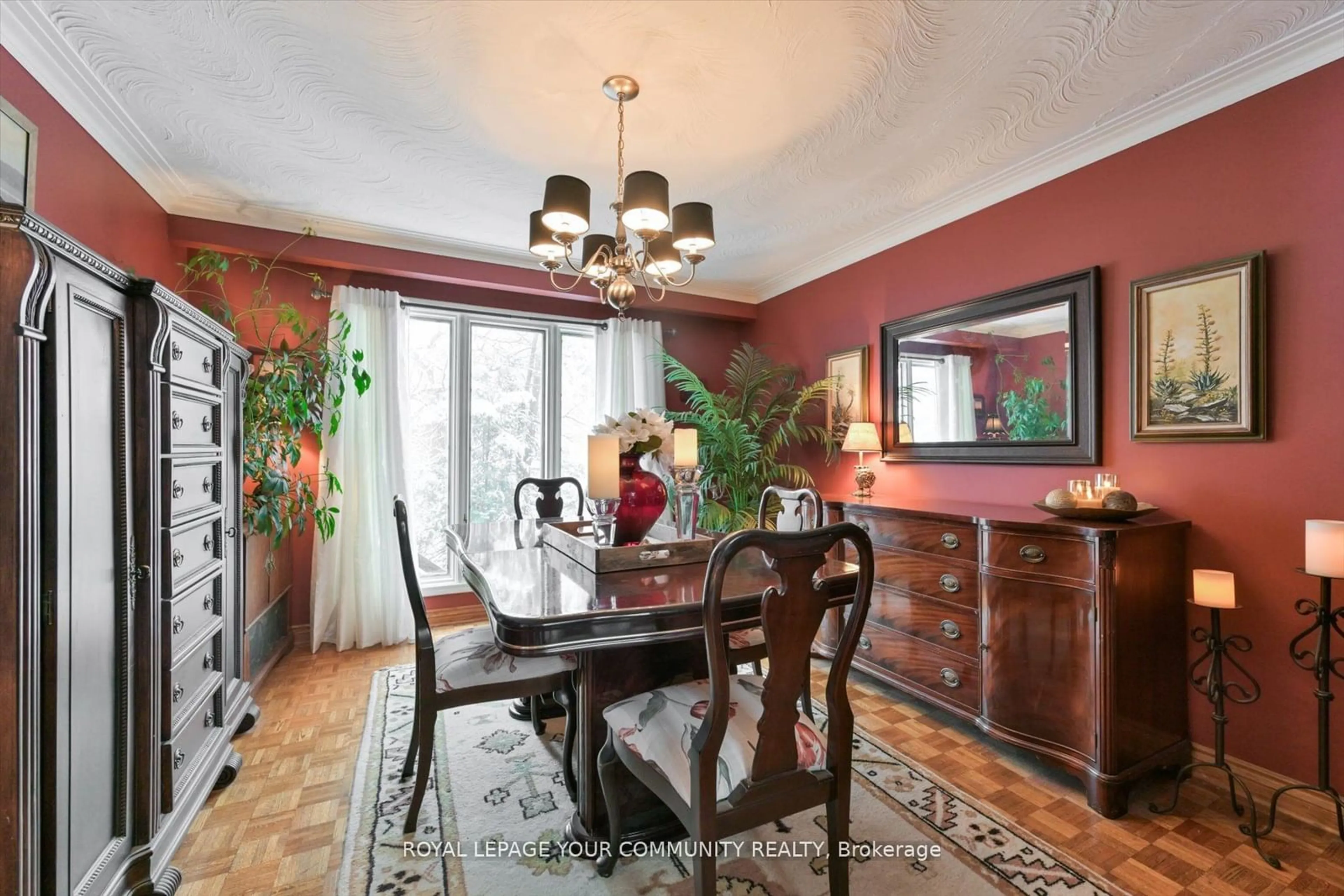 Dining room, wood/laminate floor for 247 Harris Ave, Richmond Hill Ontario L4E 3M3