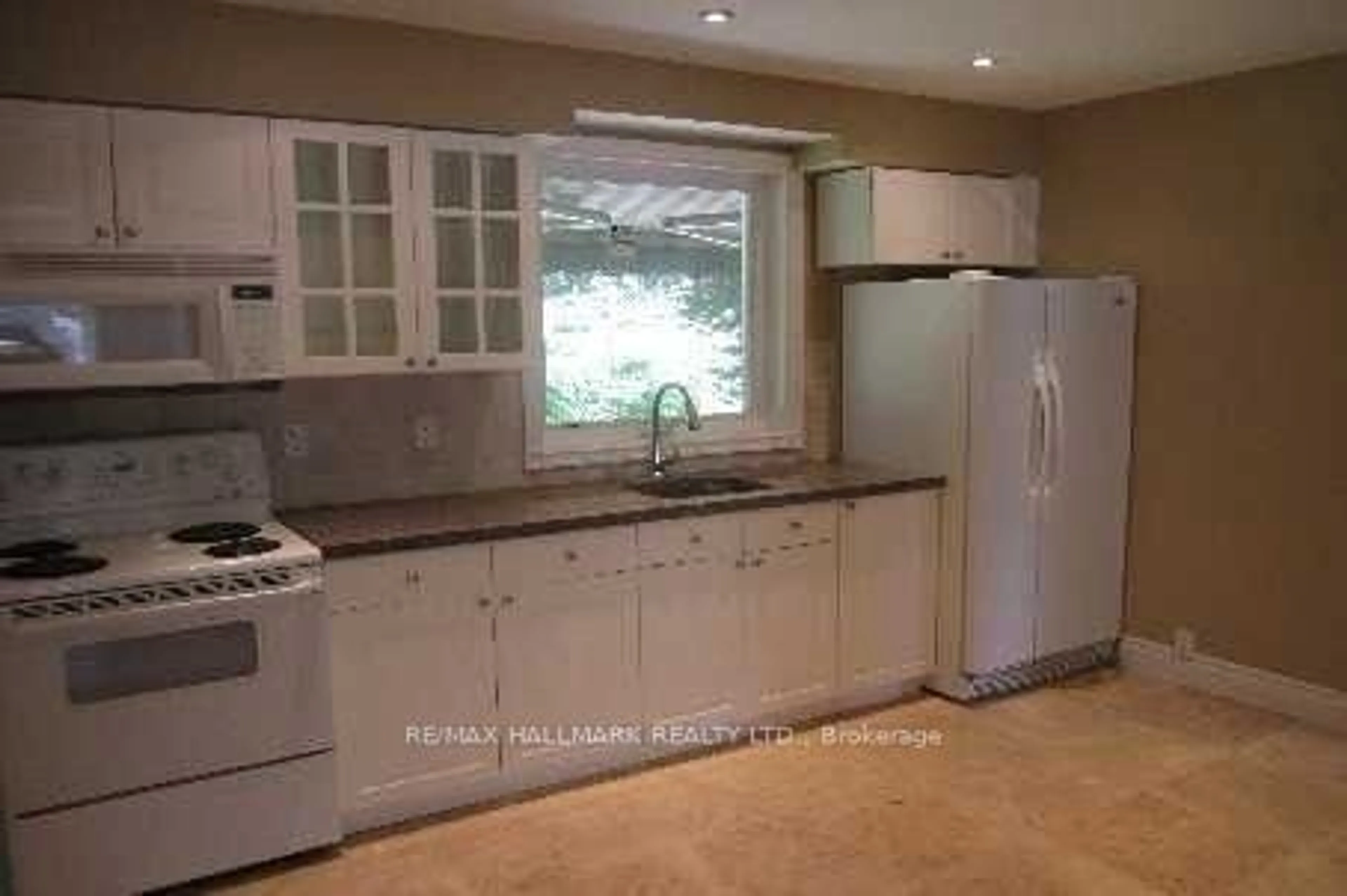 Standard kitchen, ceramic/tile floor for 18 Woodward Ave, Markham Ontario L3T 1E4