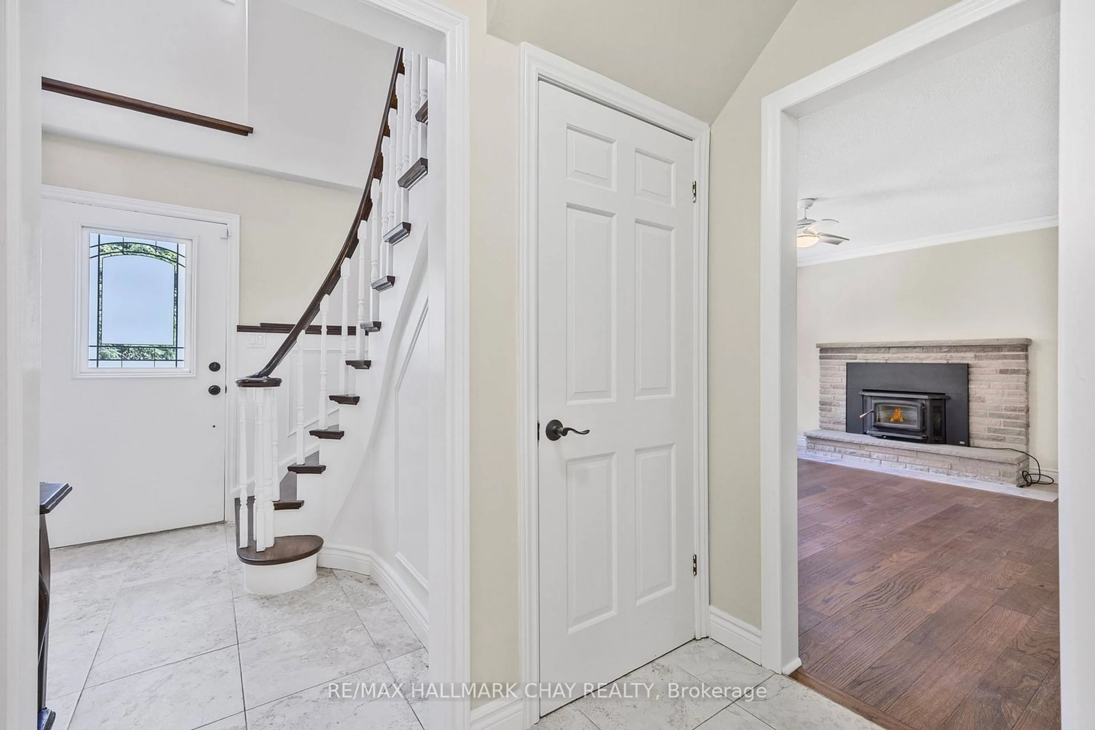 Indoor entryway for 2592 Concession Road 4 Conc, Adjala-Tosorontio Ontario L0G 1L0