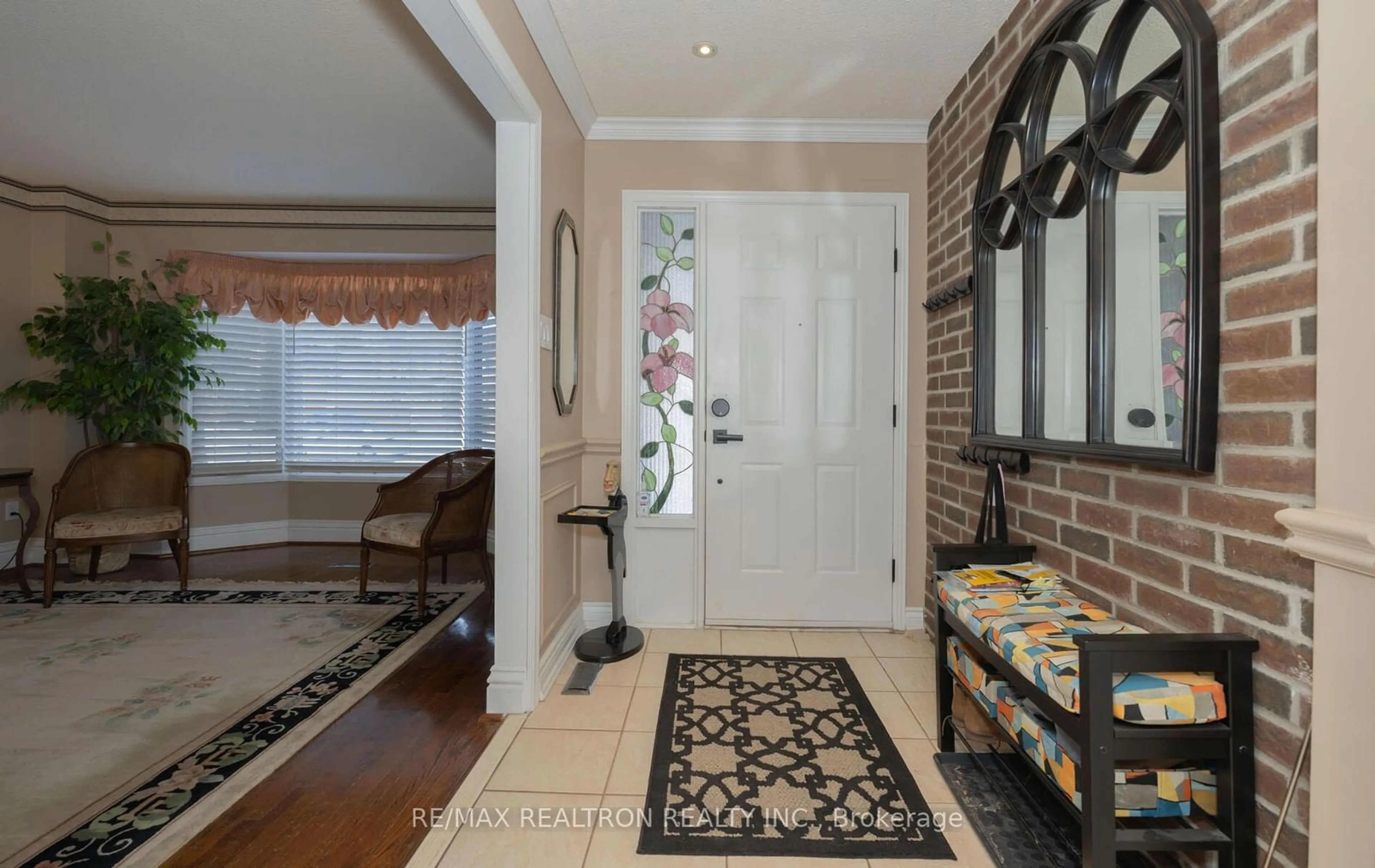 Indoor entryway for 233 Spring Gate Blvd, Vaughan Ontario L4J 3G3