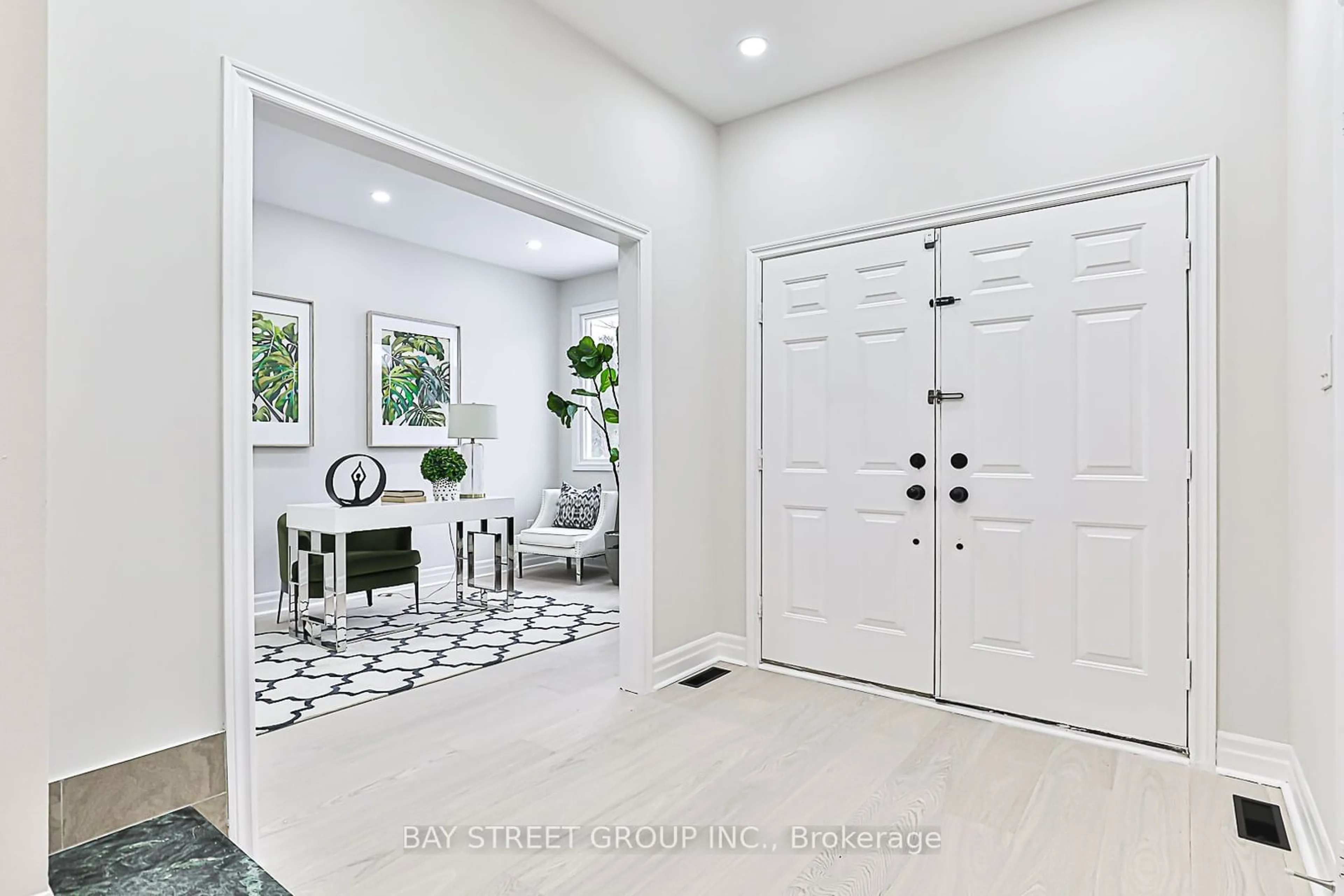 Indoor entryway for 226 Highglen Ave, Markham Ontario L3S 3H1