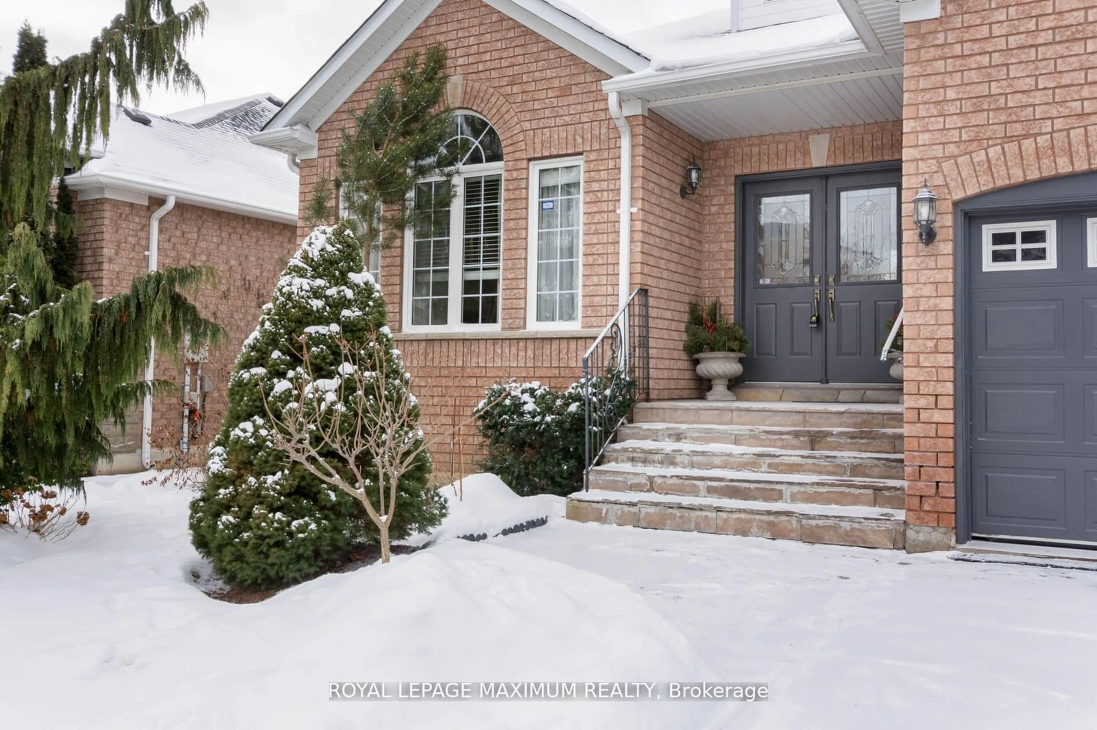 Indoor entryway for 130 Regency View Hts, Vaughan Ontario L6A 3V3