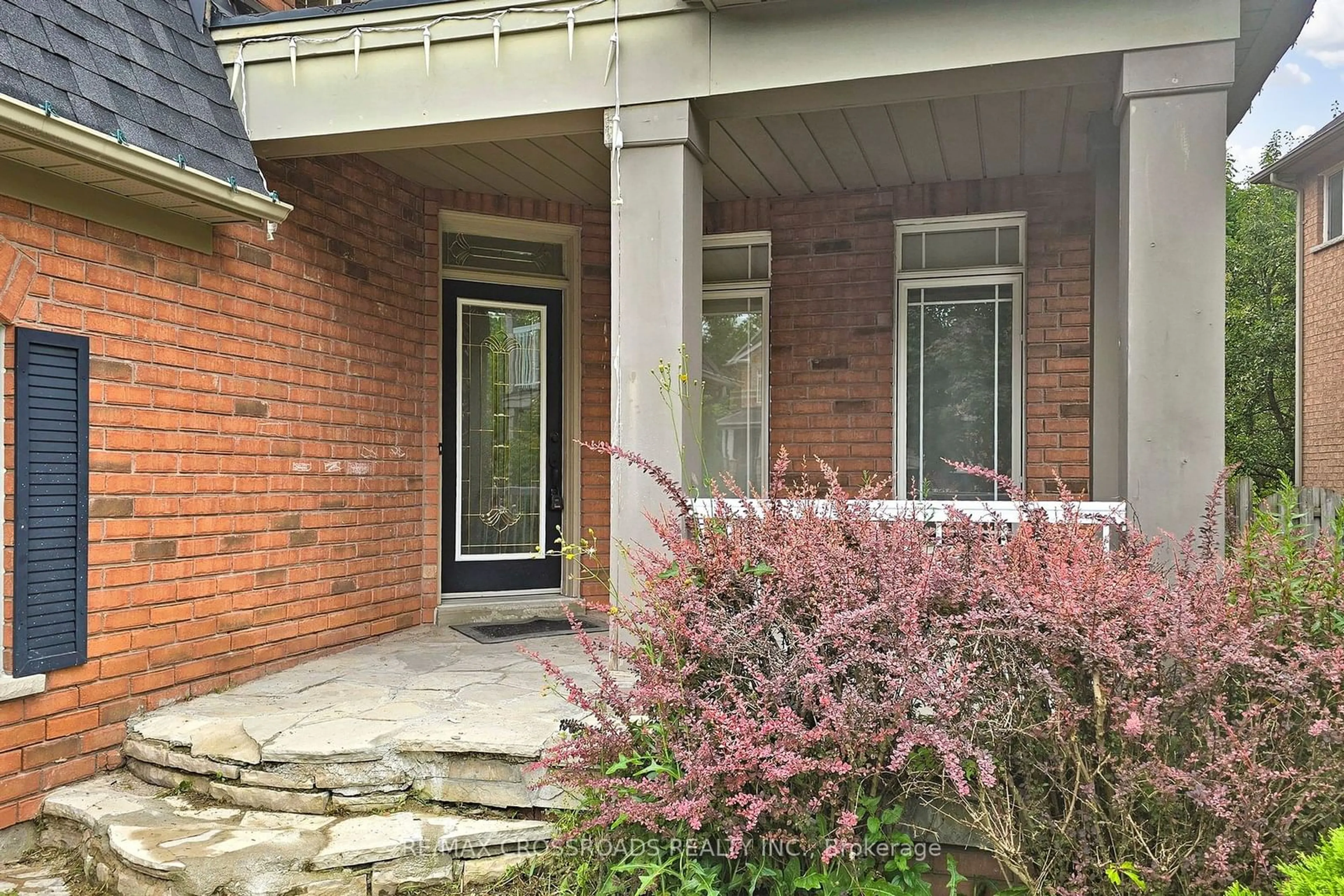 Home with brick exterior material, street for 160 Estate Garden Rd, Richmond Hill Ontario L4E 3X9