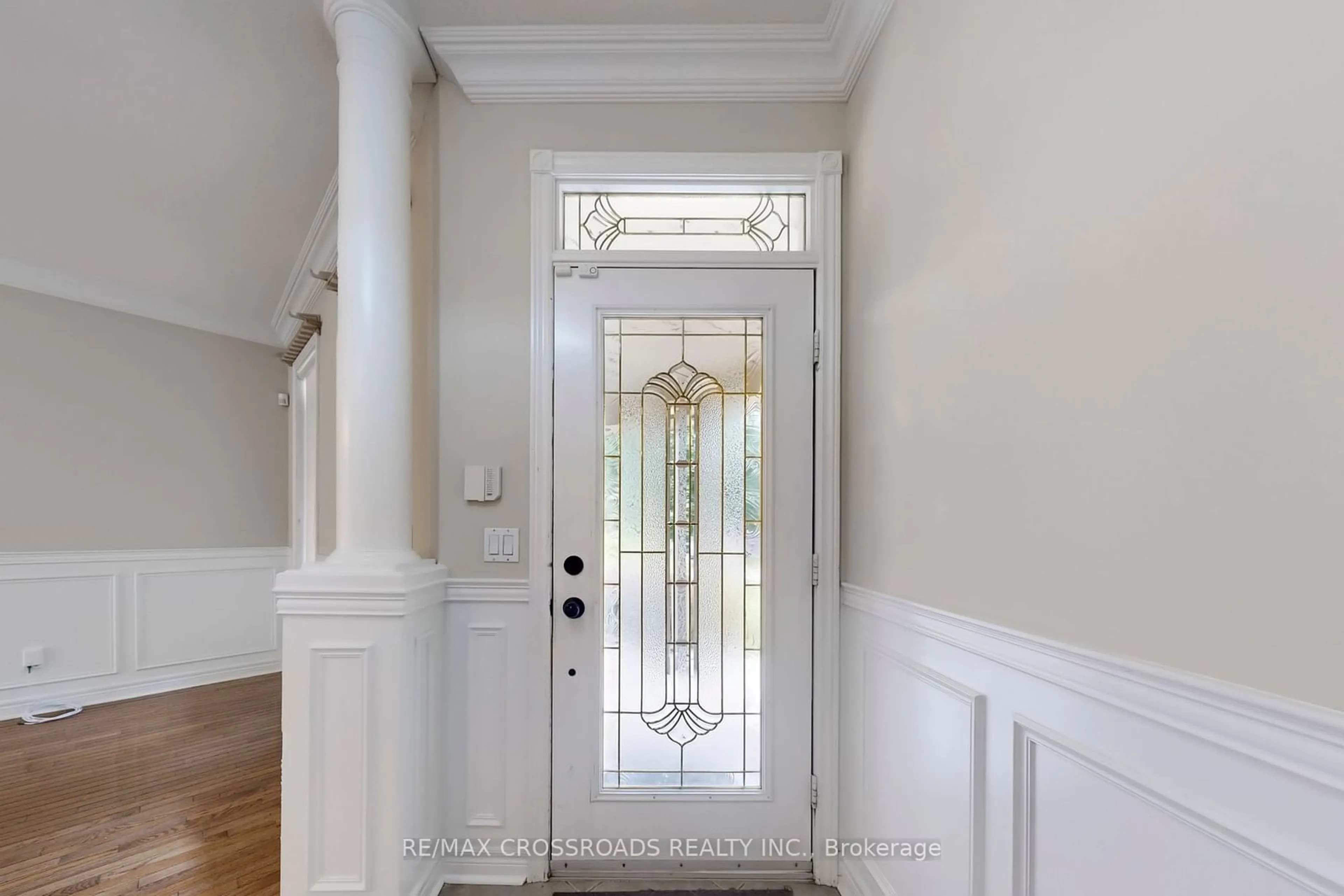 Indoor entryway for 160 Estate Garden Rd, Richmond Hill Ontario L4E 3X9