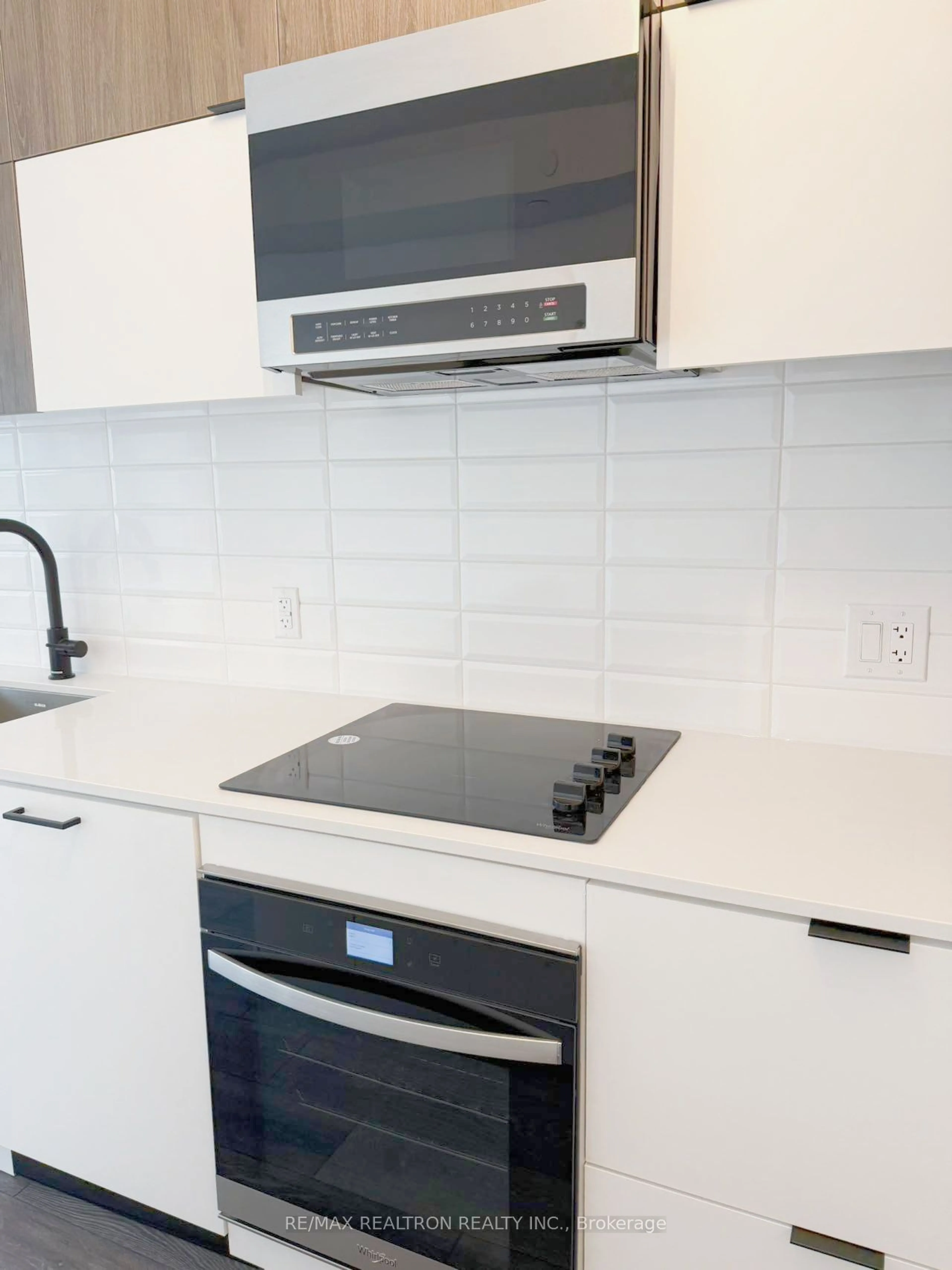 Standard kitchen, unknown for 8888 Yonge St #208, Richmond Hill Ontario L4C 6Z1