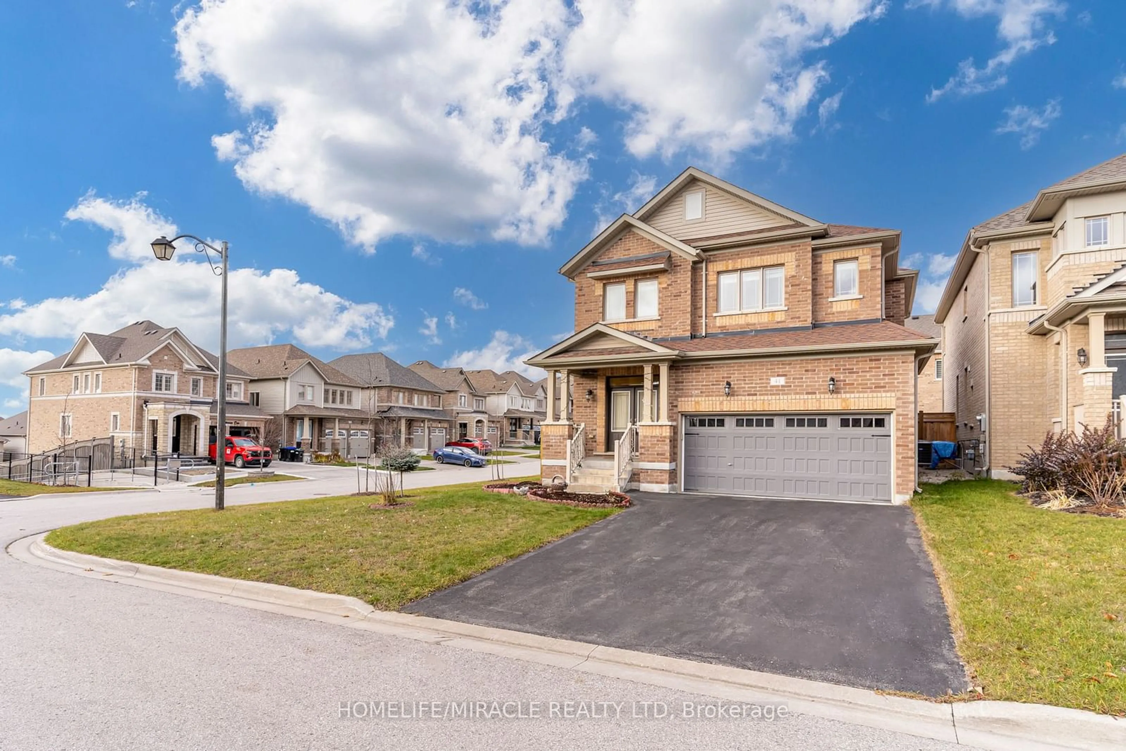 A pic from outside/outdoor area/front of a property/back of a property/a pic from drone, street for 41 Atkinson Cres, New Tecumseth Ontario L9R 0W8