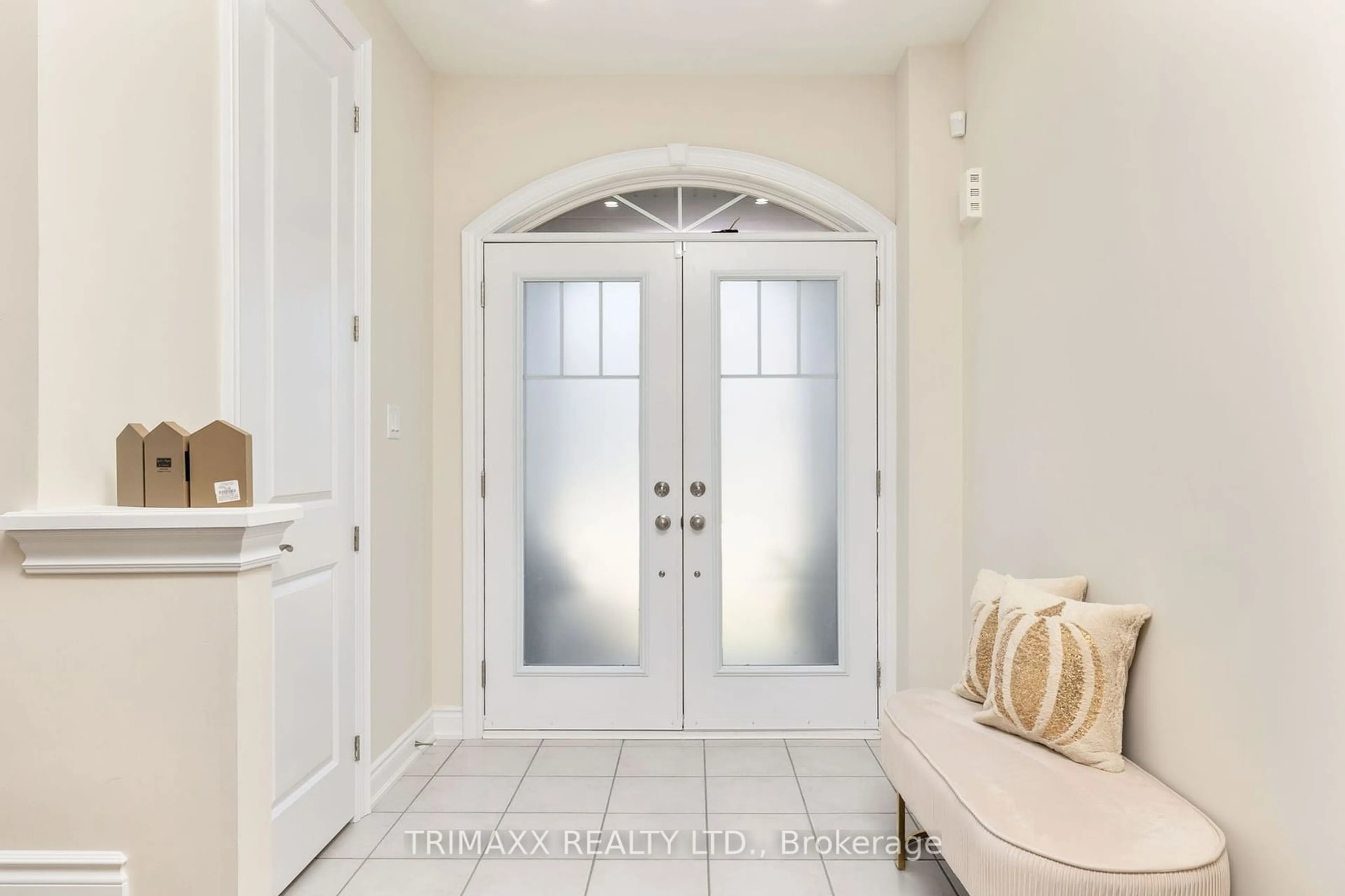 Indoor entryway for 91 Lorne Thomas Pl, New Tecumseth Ontario L9R 0V8