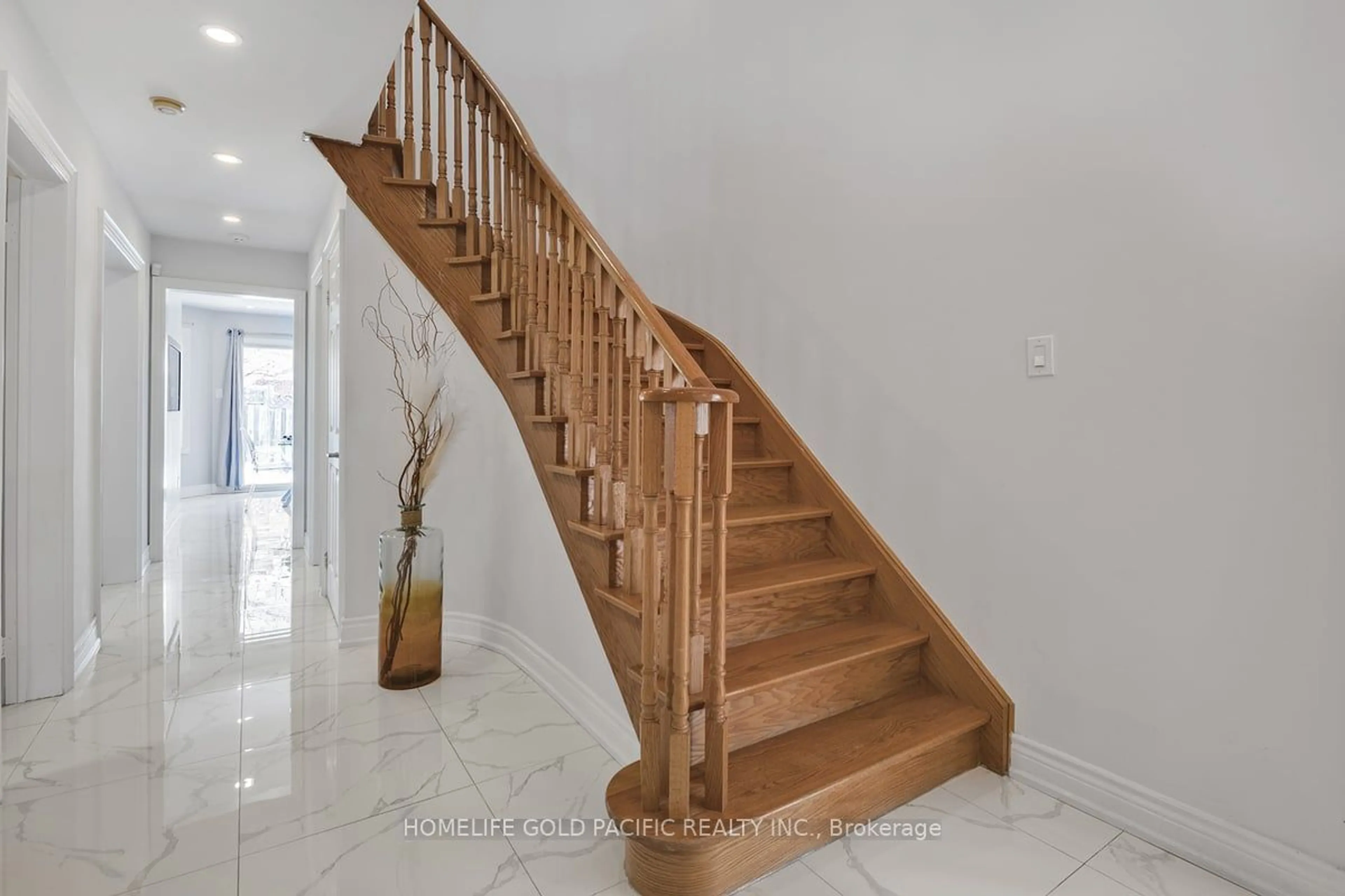 Stairs for 19 Estoril St, Richmond Hill Ontario L4C 0B9