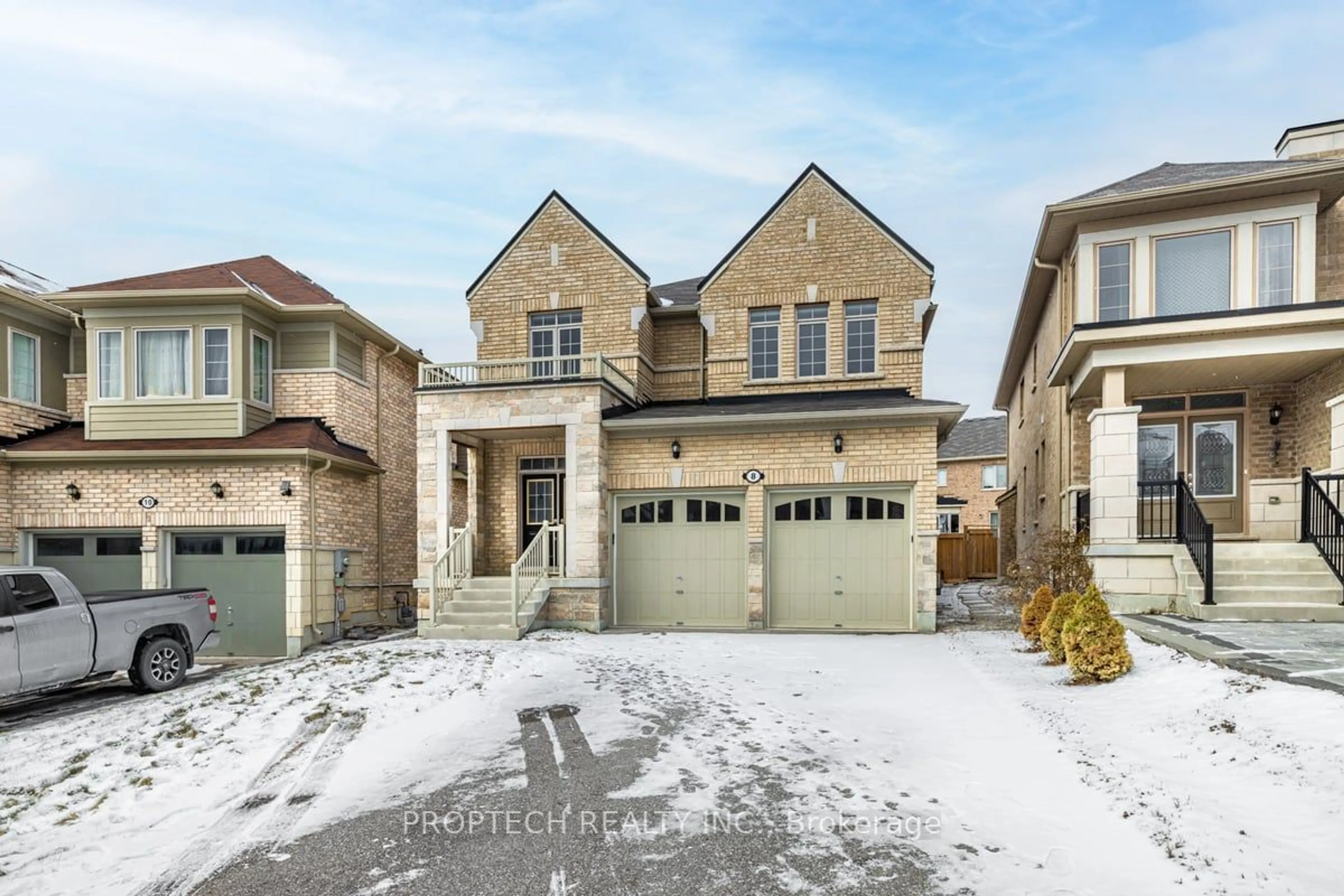 Home with brick exterior material, street for 8 Deepwood Cres, East Gwillimbury Ontario L9N 0P8