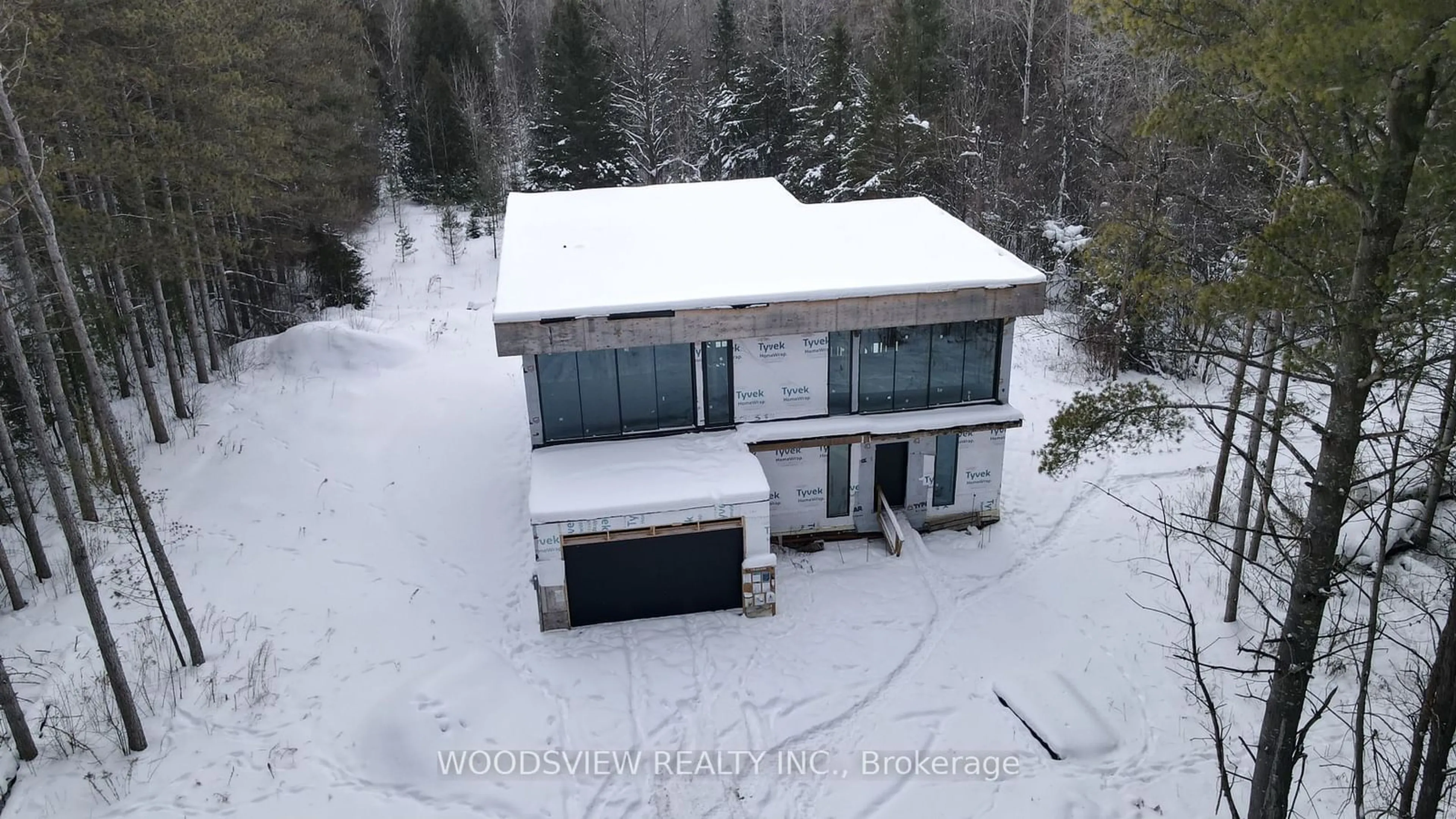 A pic from outside/outdoor area/front of a property/back of a property/a pic from drone, building for 30 Linda Rd, Georgina Ontario L0C 1L0