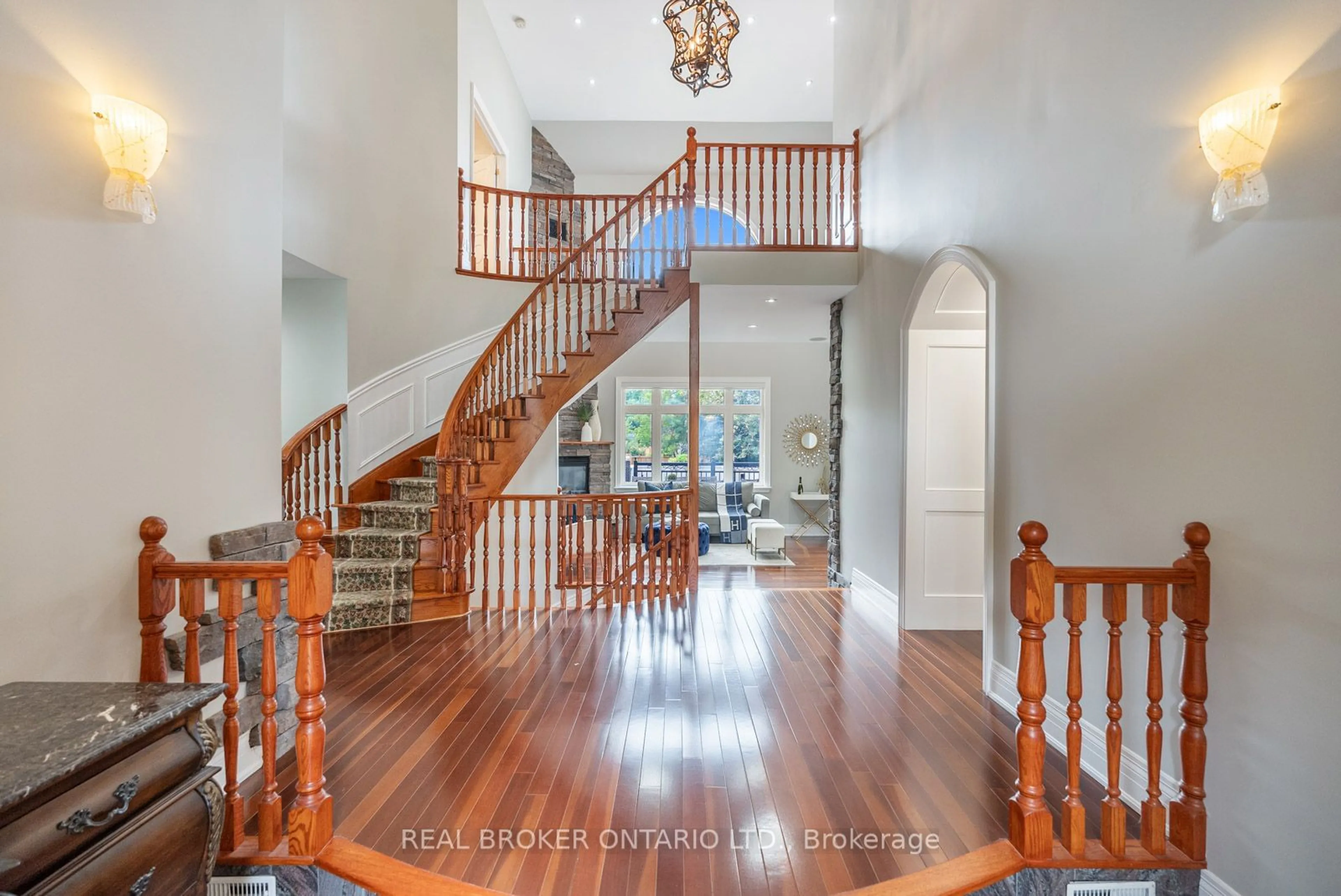 Indoor foyer for 294 Sunset Beach Rd, Richmond Hill Ontario L4E 3H2