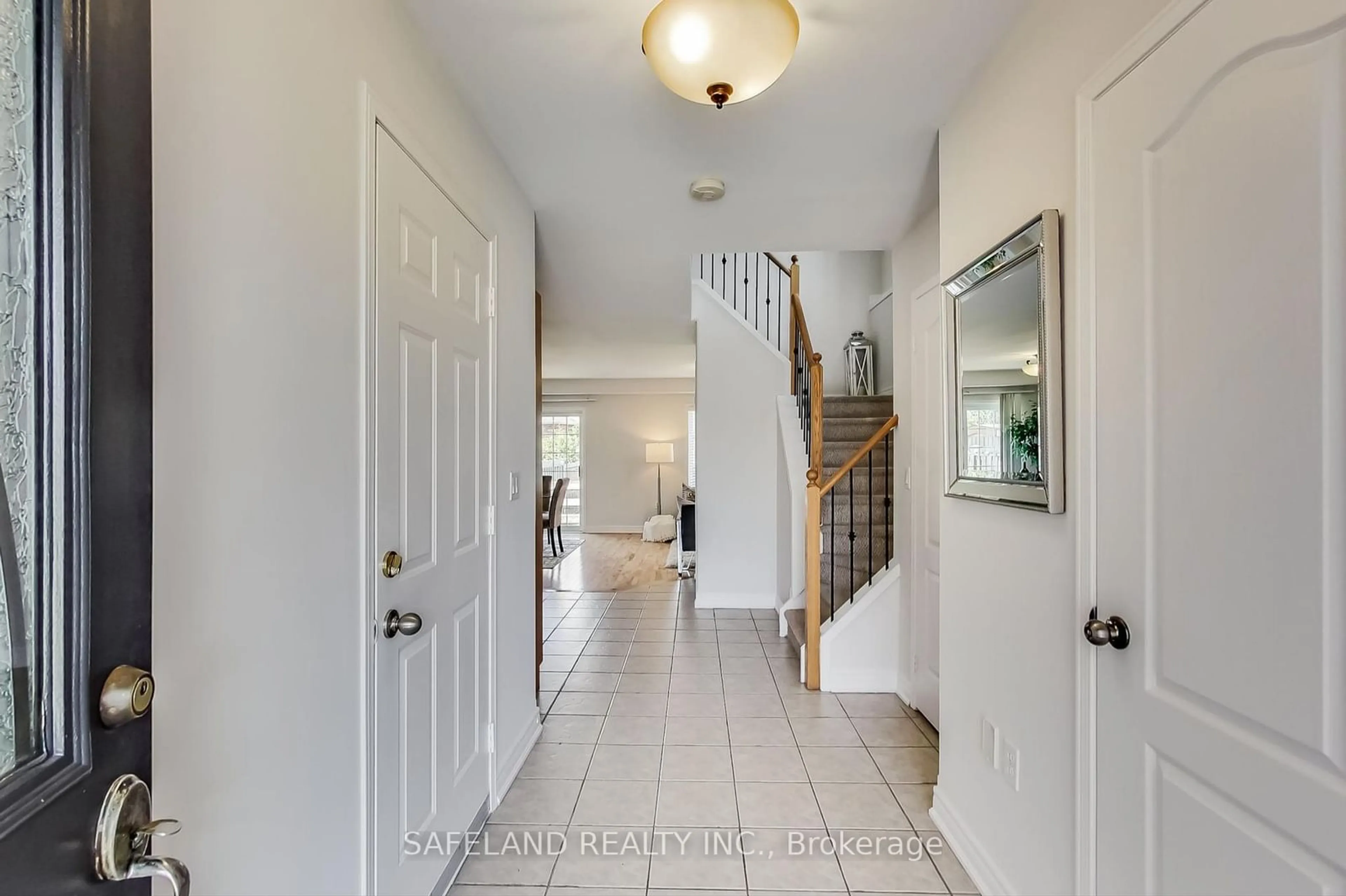 Indoor entryway for 1166 Booth Ave, Innisfil Ontario L9S 4W5