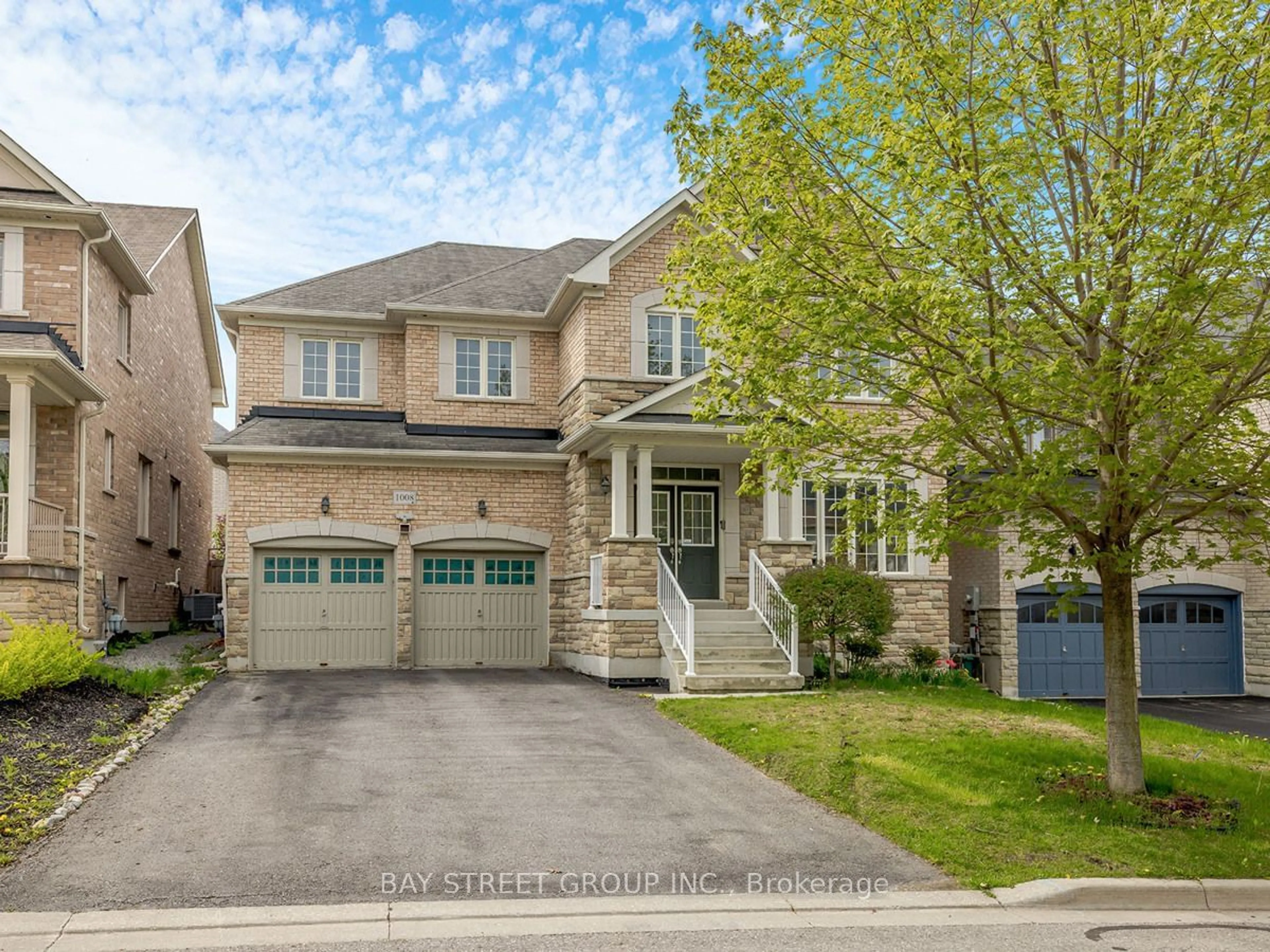 Home with brick exterior material, street for 1008 Sherman Brock Circ, Newmarket Ontario L3X 0B8