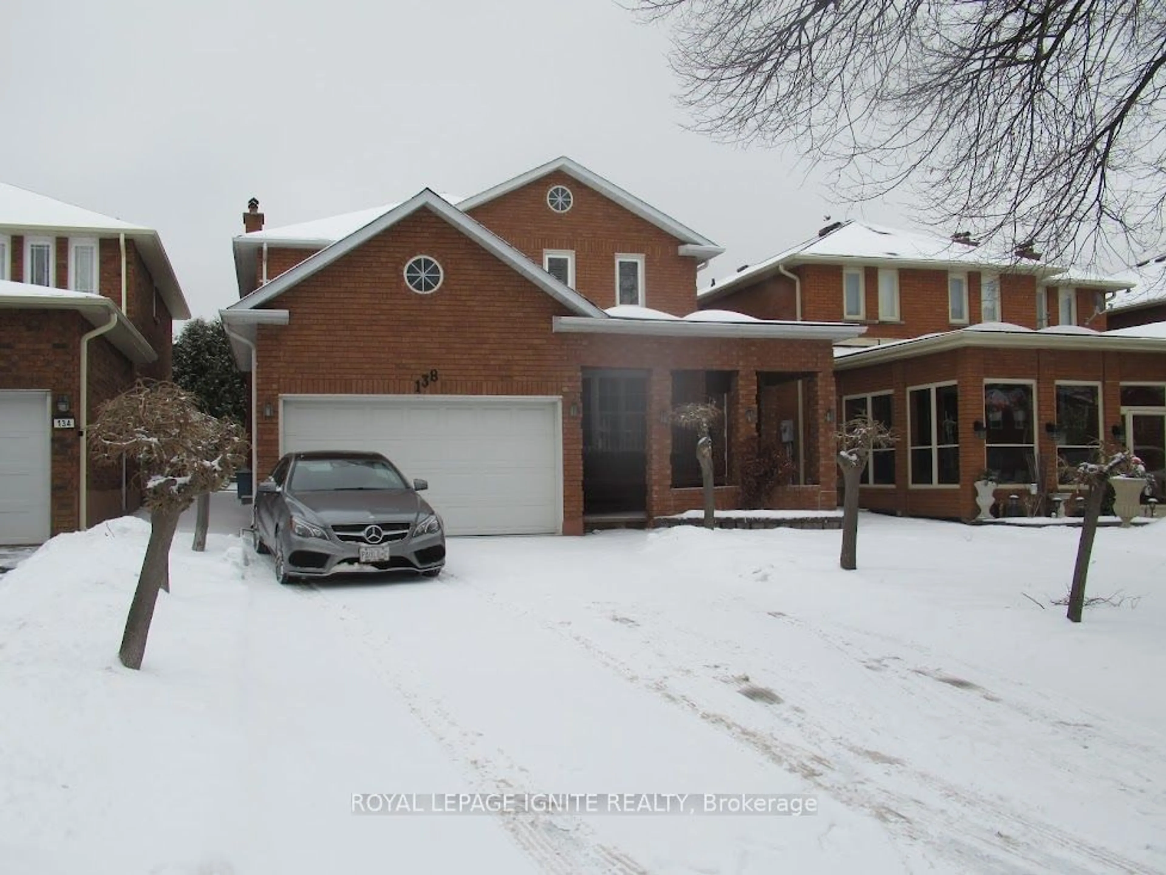 A pic from outside/outdoor area/front of a property/back of a property/a pic from drone, street for 138 VENETIAN Cres, Vaughan Ontario L4L 5E8